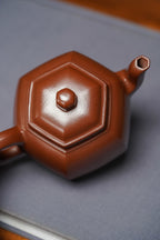 【耿浩方器 礼藏双绝】 紫砂80后方器巨匠·耿浩巅峰之作《锦亭六方壶》原矿极品紫朱泥·260cc