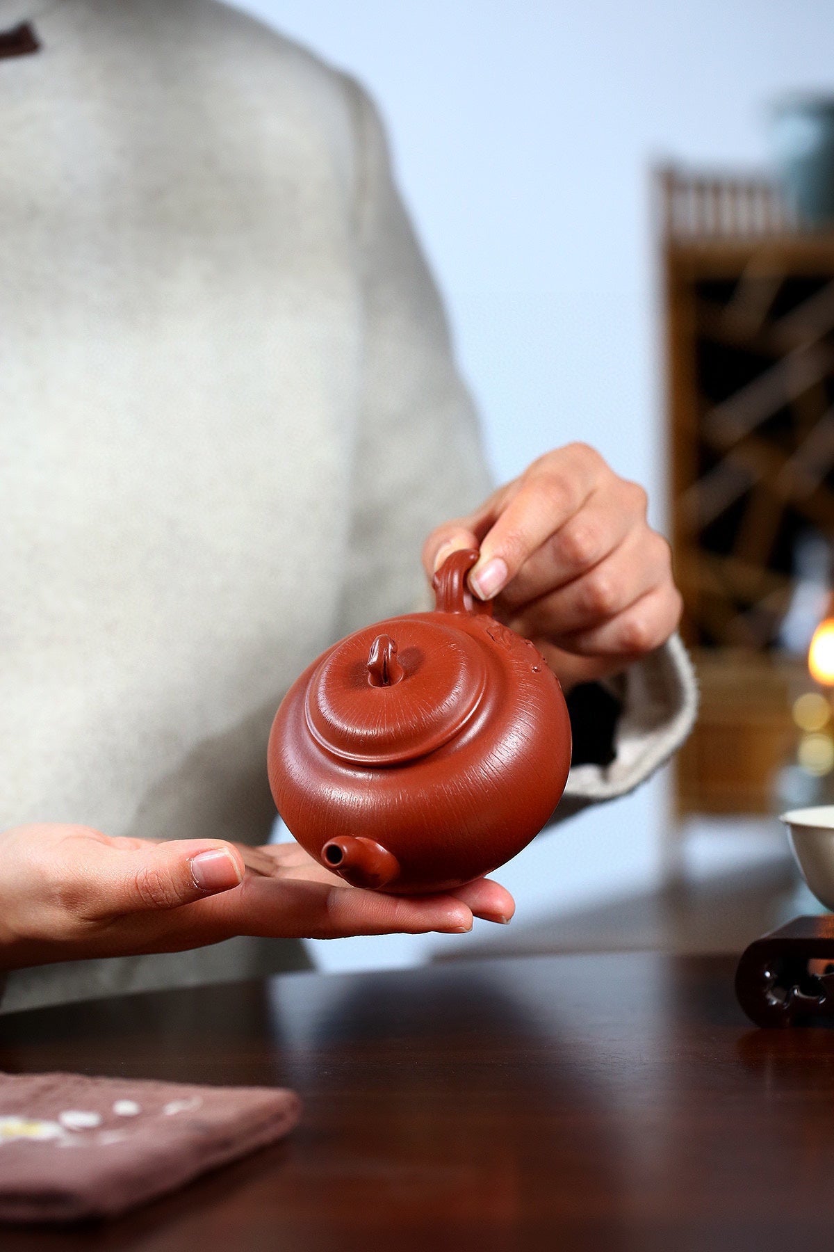 宜兴优质紫砂·工艺美术师原创【柿圆壶】精品重器！ 工艺美术师·潘老师 ——原矿极品老朱泥·220cc