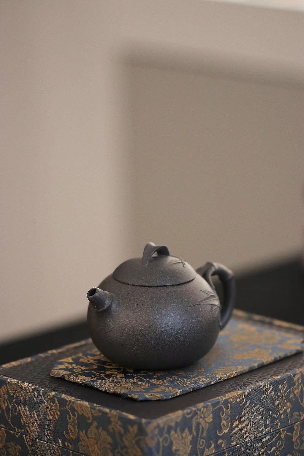 紫砂珍藏级精品｜省大师吴培林高徒·王雅丽 制【文竹壶】极品天青泥·160cc