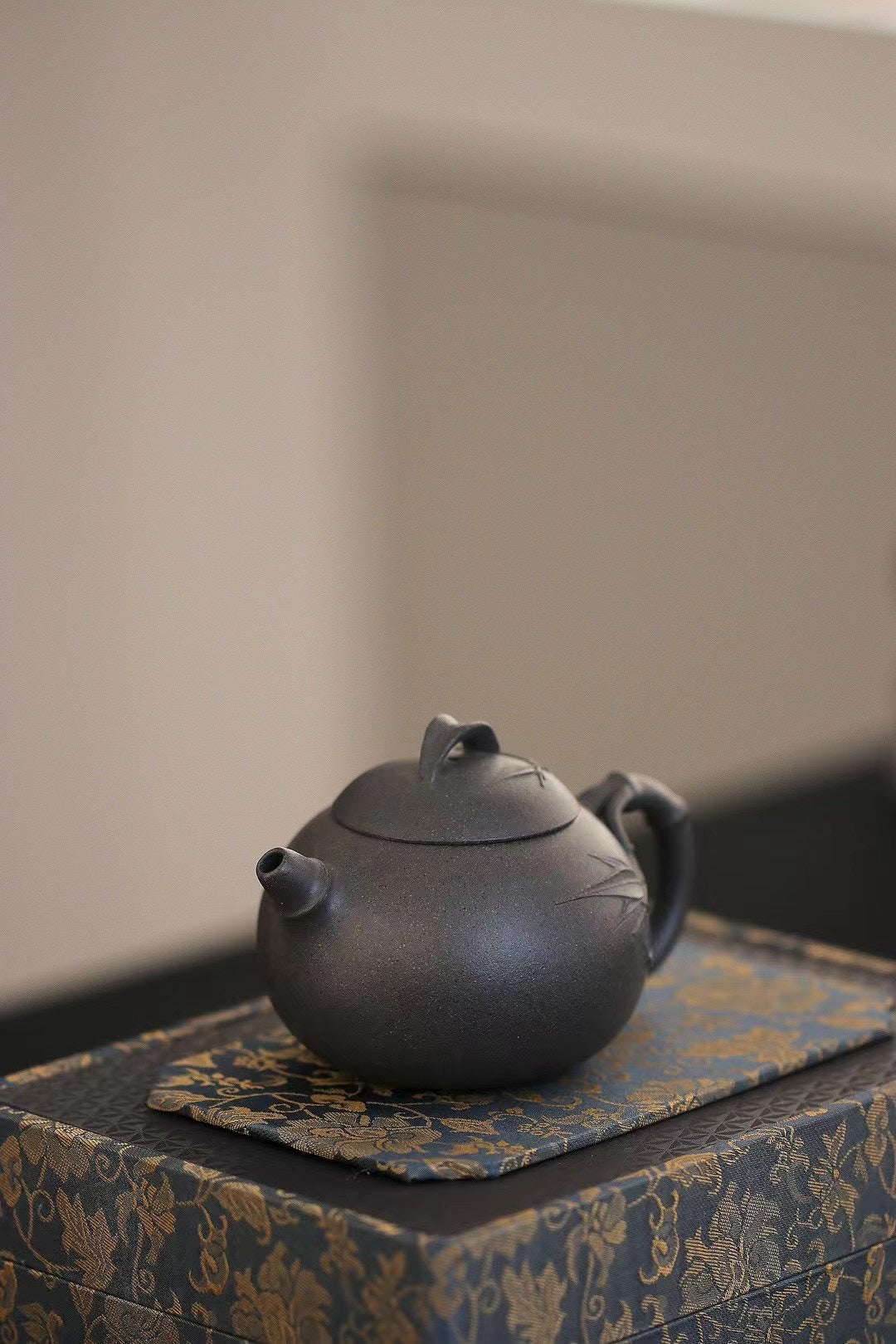 紫砂珍藏级精品｜省大师吴培林高徒·王雅丽 制【文竹壶】极品天青泥·160cc