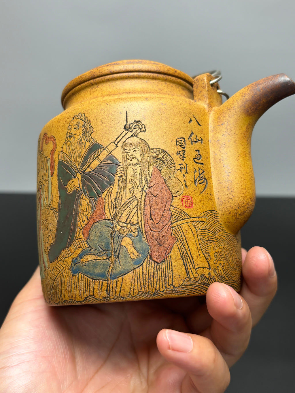 东盟紫砂行业领军人物新作【洋桶壶】 陶刻圣手—国礼艺术家(高级)（储国峰）东盟紫砂行业领军人物 国家级高级工艺美术师 _原矿黄金砂柴烧  450cc