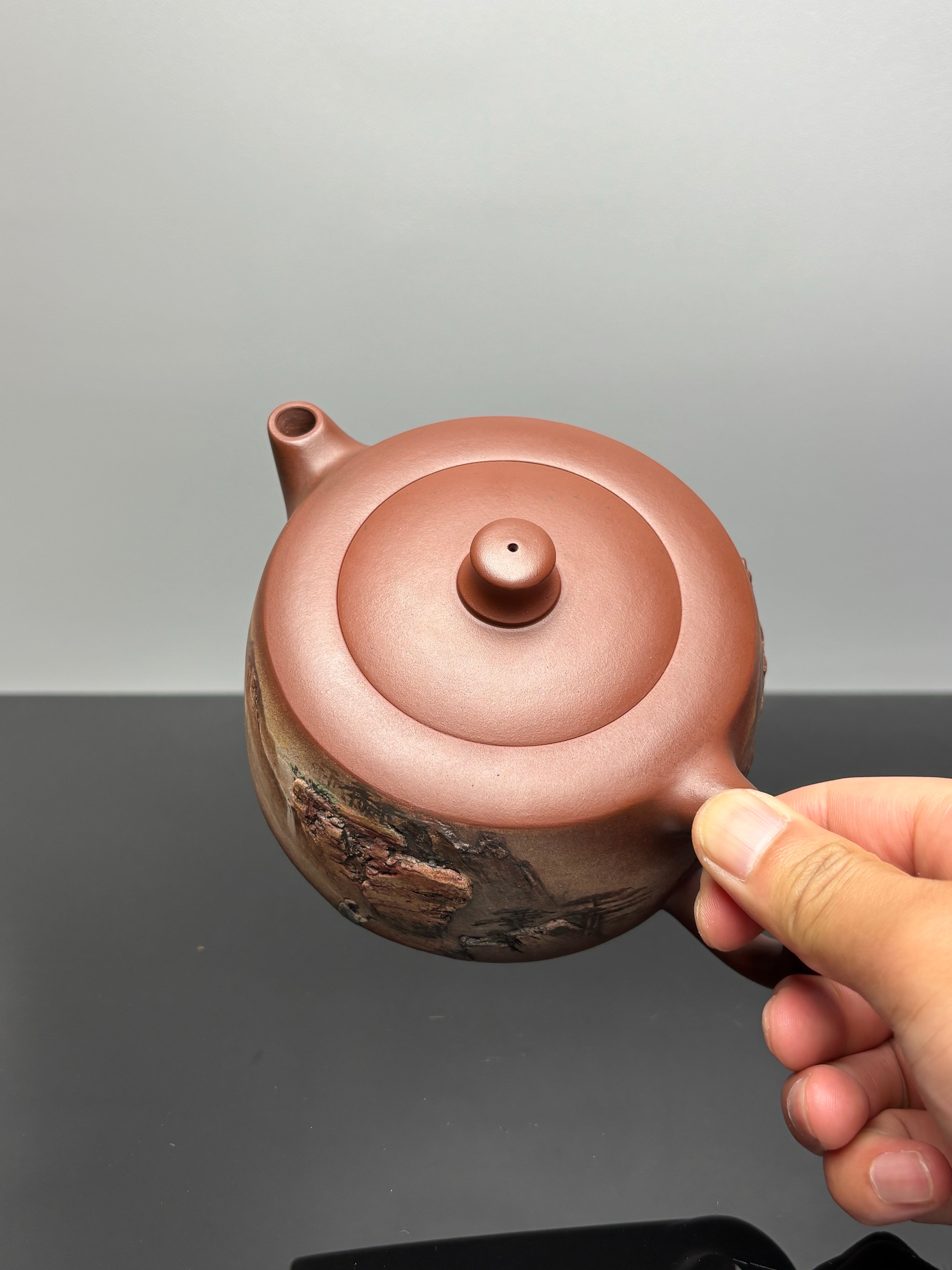 泥绘巅峰，稀世孤品 | 紫砂界天花板｜何光宏×杜益君双师联袂创作《天际壶》原矿优质底槽青·450cc