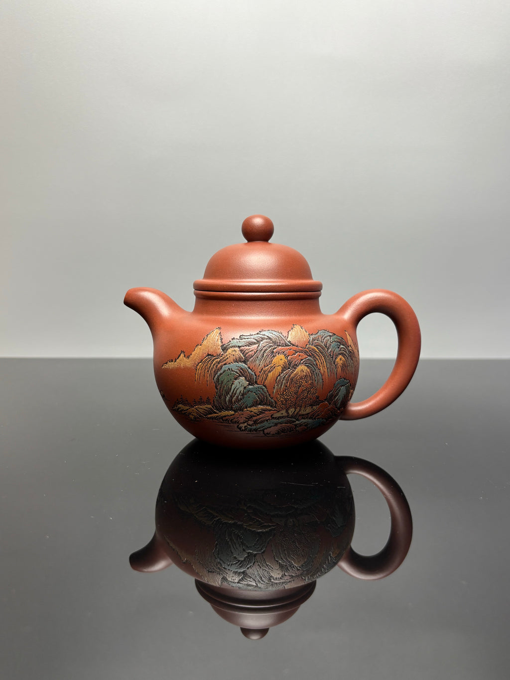 【紫砂藏界 稀缺孤品】古法彩刻巨匠·李峰大师～杜益君联袂款《寿珍掇球》原矿优质底槽清·500cc
