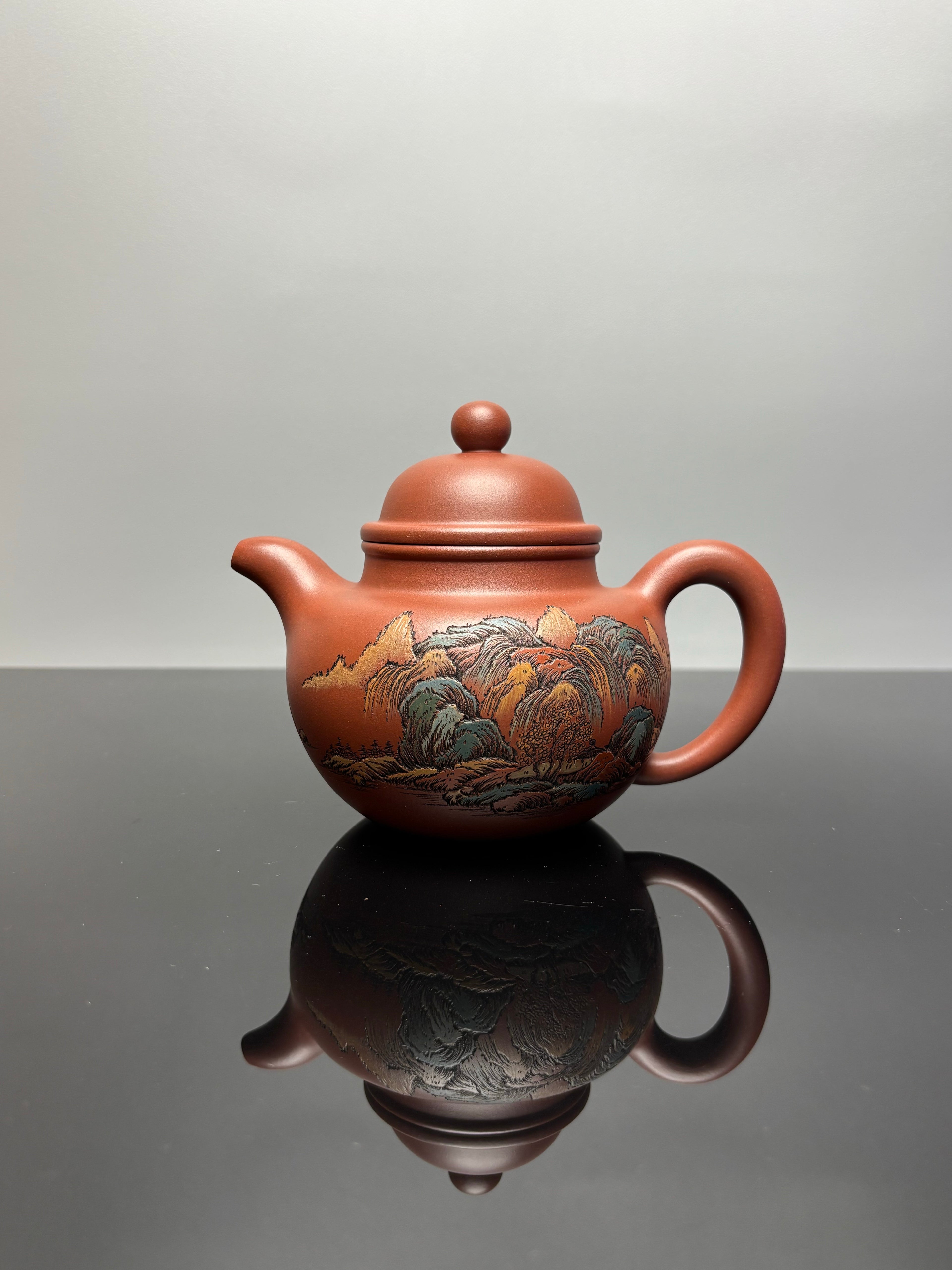 【紫砂藏界 稀缺孤品】古法彩刻巨匠·李峰大师～杜益君联袂款《寿珍掇球》原矿优质底槽清·500cc