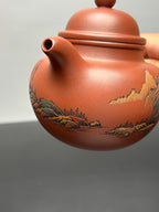 【紫砂藏界 稀缺孤品】古法彩刻巨匠·李峰大师～杜益君联袂款《寿珍掇球》原矿优质底槽清·500cc