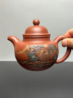 【紫砂藏界 稀缺孤品】古法彩刻巨匠·李峰大师～杜益君联袂款《寿珍掇球》原矿优质底槽清·500cc