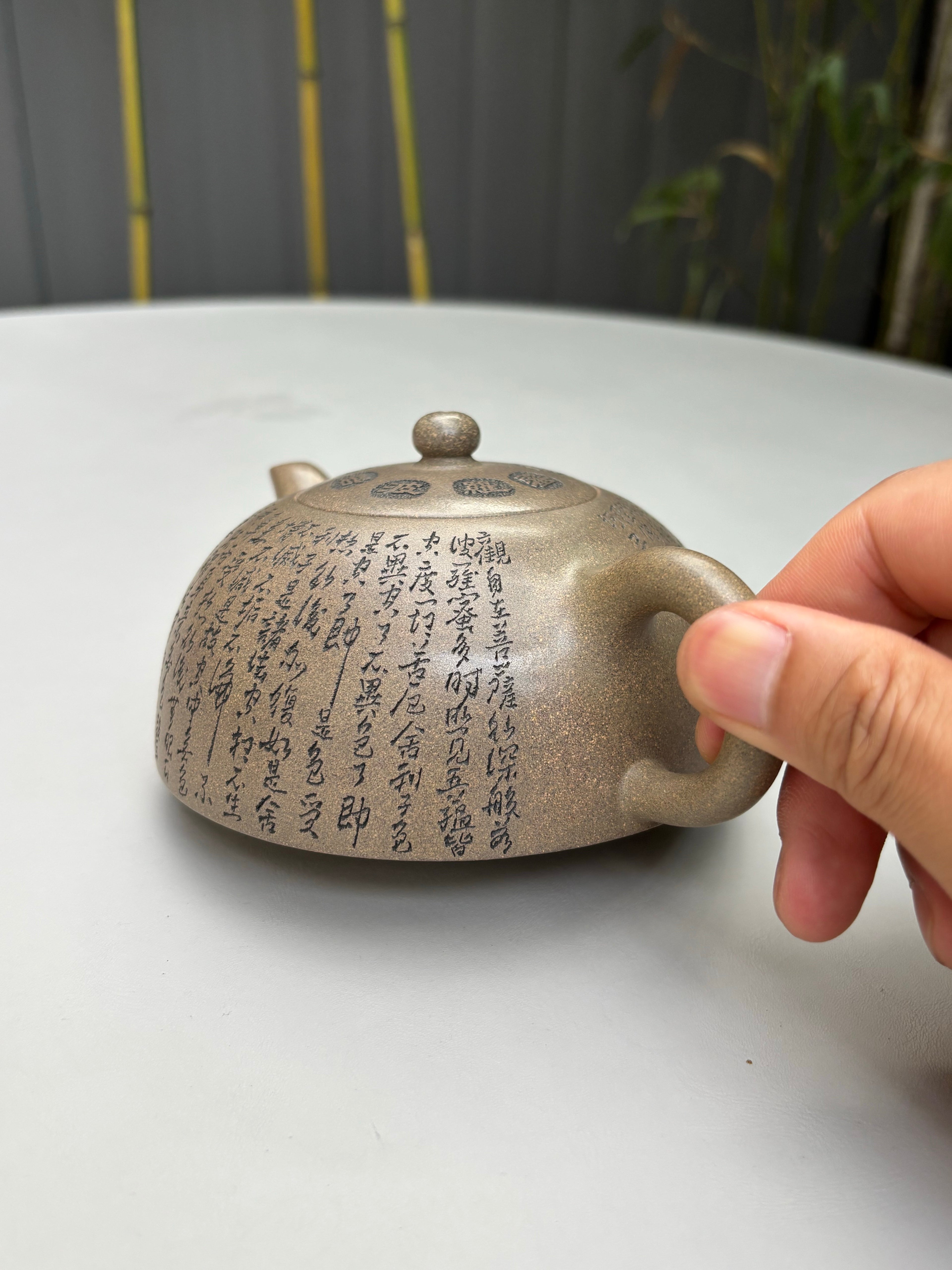 一器藏心经·紫砂纳万福｜郑求标大师｜双心经至尊臻品【心经半月壶】原矿极品青段·320cc