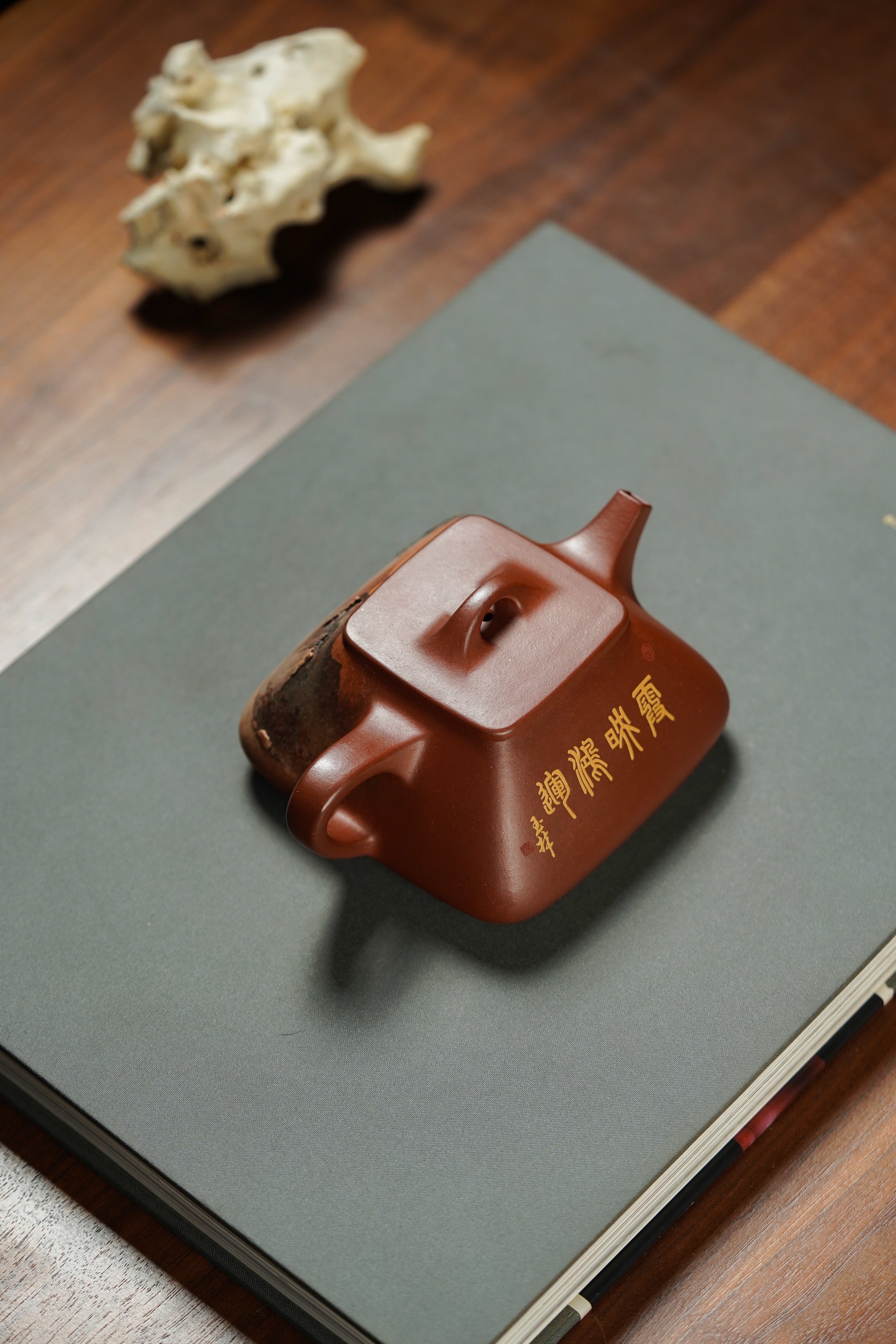 新品上架👏双宗师合璧·紫砂史巅峰  紫砂界天花板｜何光宏·邱玉林联袂创作《四方石瓢壶》原矿优质底槽清·260cc