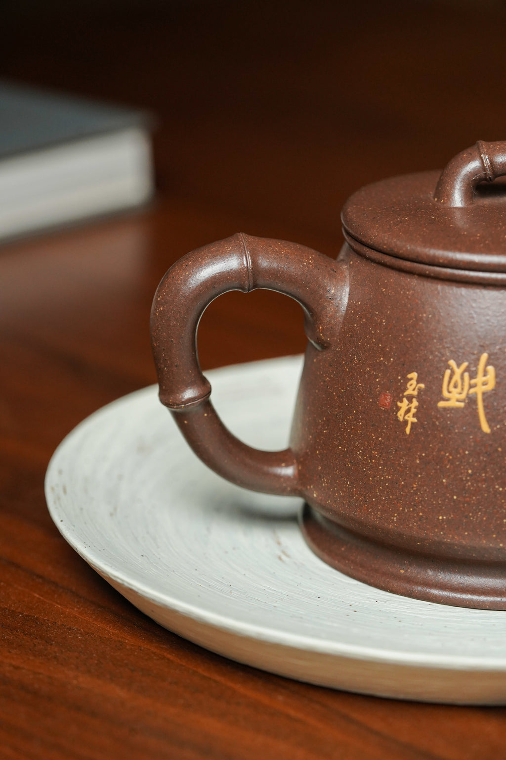 新品上架👏双宗师合璧·紫砂史巅峰 🇨🇳 紫砂界天花板｜何光宏·邱玉林联袂创作《竹节石瓢壶》原矿优质紫玉金砂·330cc