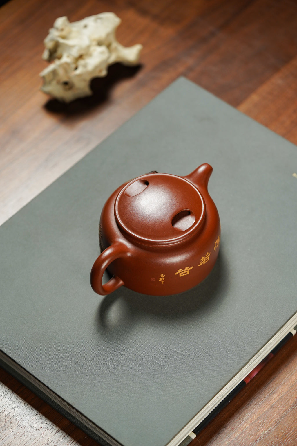 重器新品👍双宗师合璧·紫砂史巅峰 🇨🇳 紫砂界天花板｜何光宏·邱玉林联袂创作《牛盖莲子壶》原矿优质底槽清·260cc
