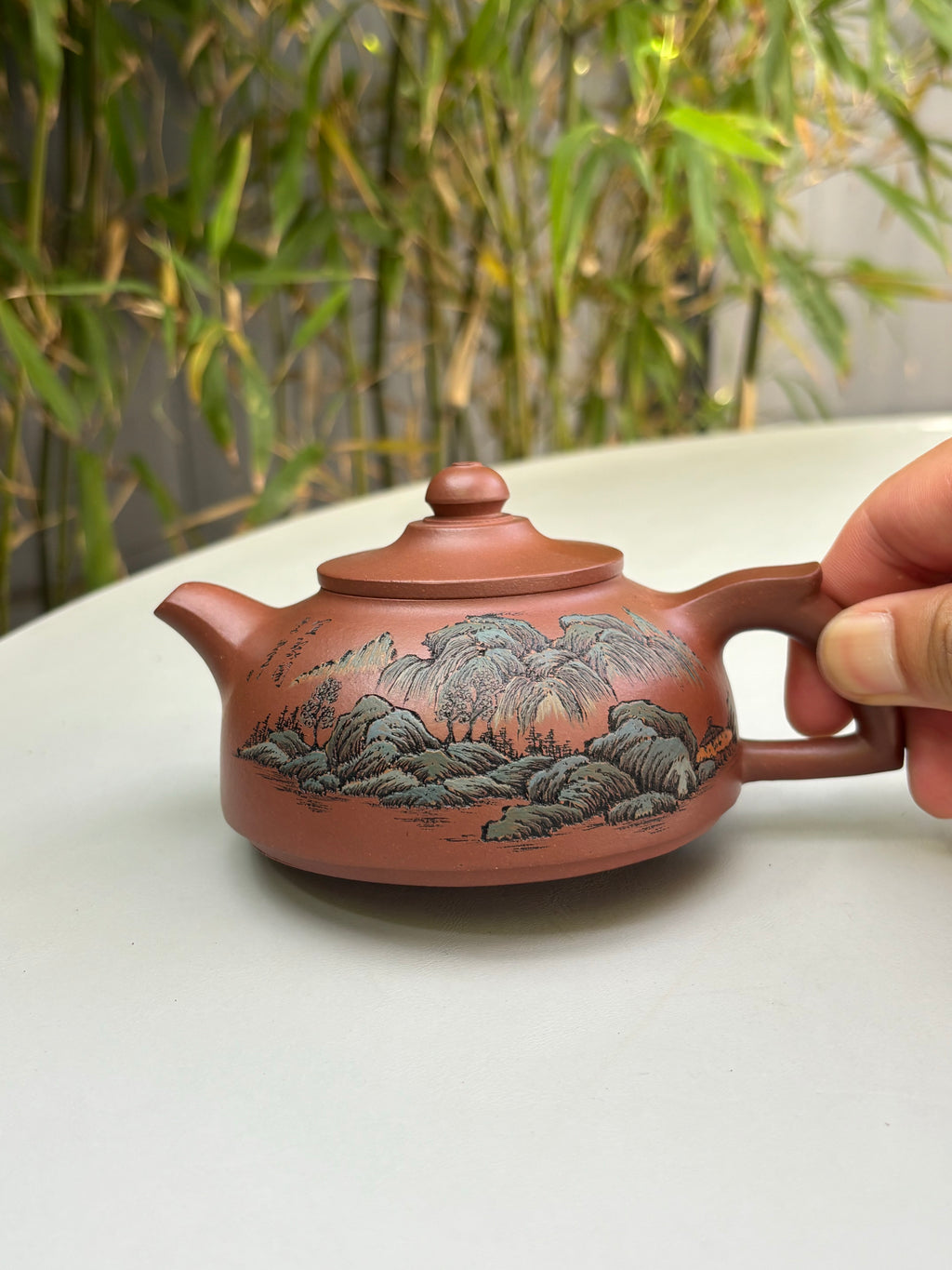 【彩刻江山 礼藏之巅】紫砂界彩刻山水标杆·李峰大师｜恭王府馆藏臻品《笠帽壶》原矿优质底槽清·220cc
