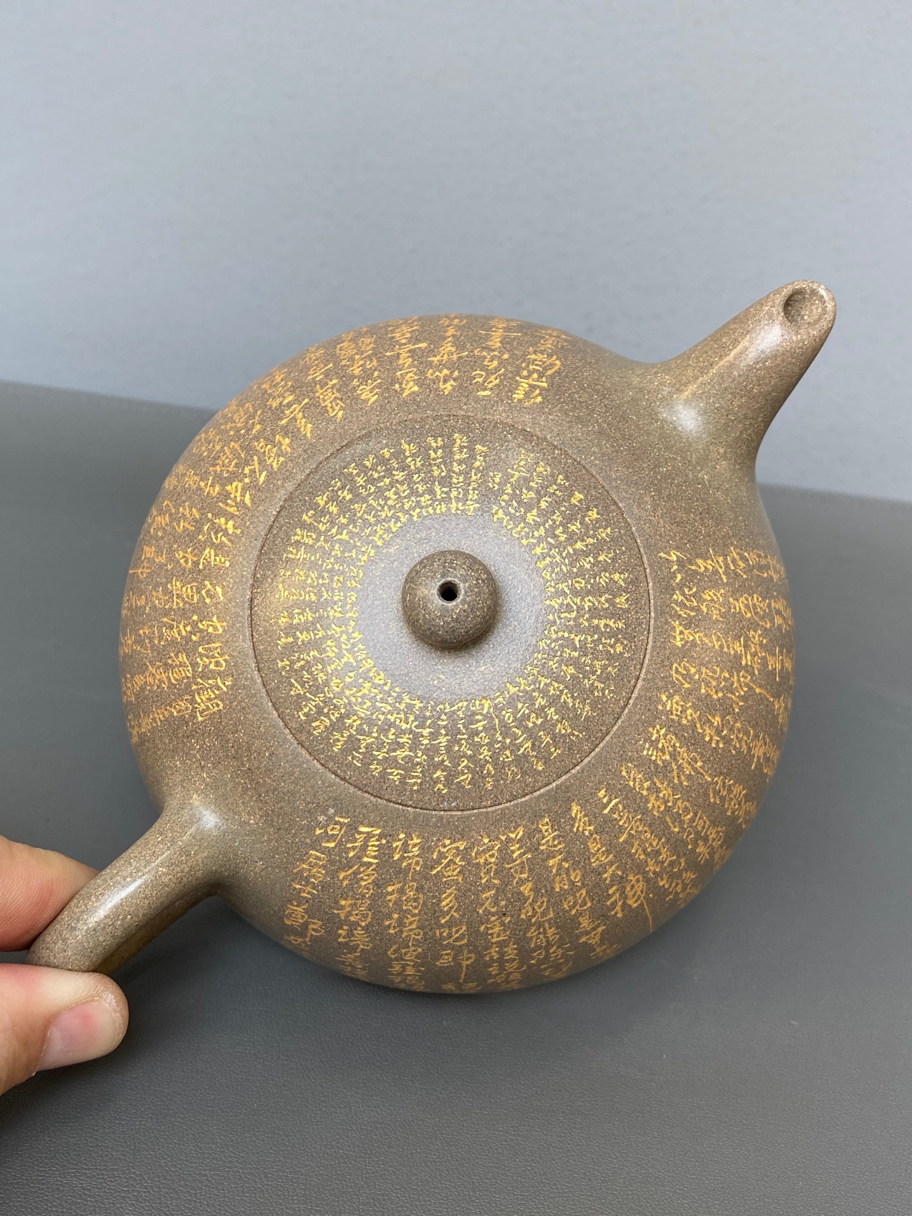 一器藏心经·紫砂纳万福｜郑求标大师｜双心经至尊臻品【心经半月壶】原矿极品青段·320cc