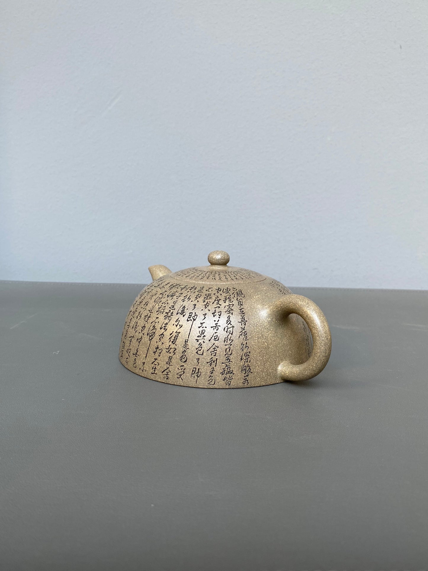 一器藏心经·紫砂纳万福｜郑求标大师｜双心经至尊臻品【心经半月壶】原矿极品青段·320cc