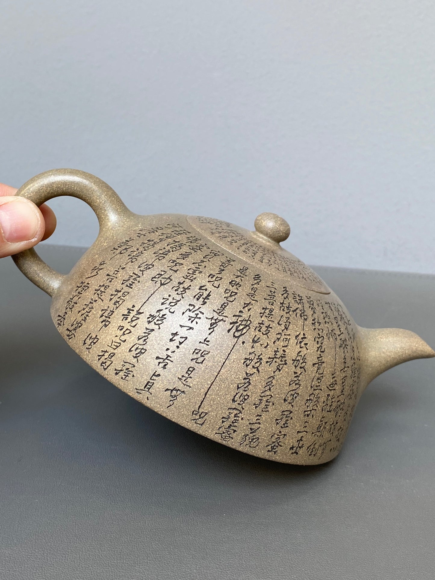 一器藏心经·紫砂纳万福｜郑求标大师｜双心经至尊臻品【心经半月壶】原矿极品青段·320cc