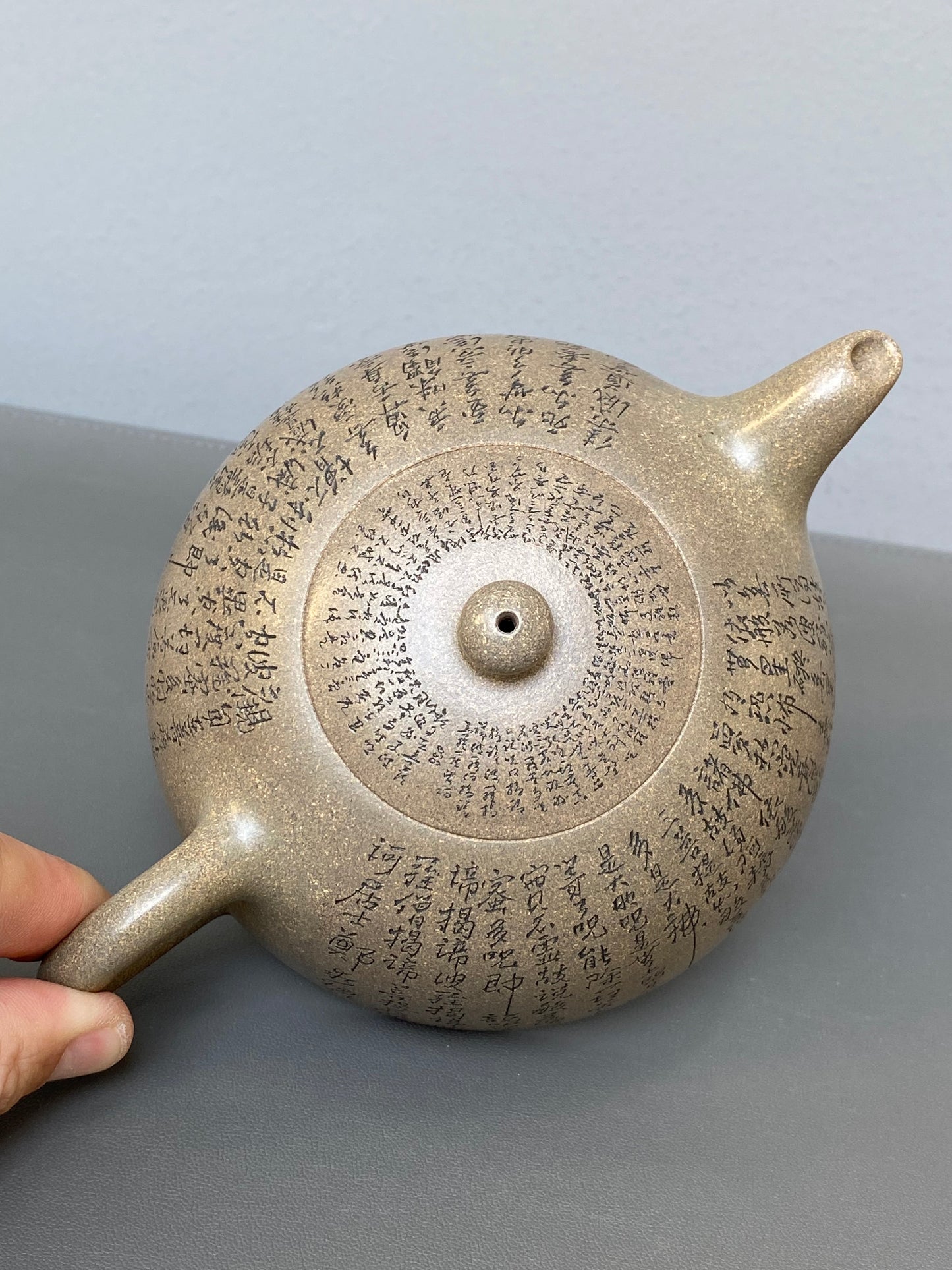 一器藏心经·紫砂纳万福｜郑求标大师｜双心经至尊臻品【心经半月壶】原矿极品青段·320cc