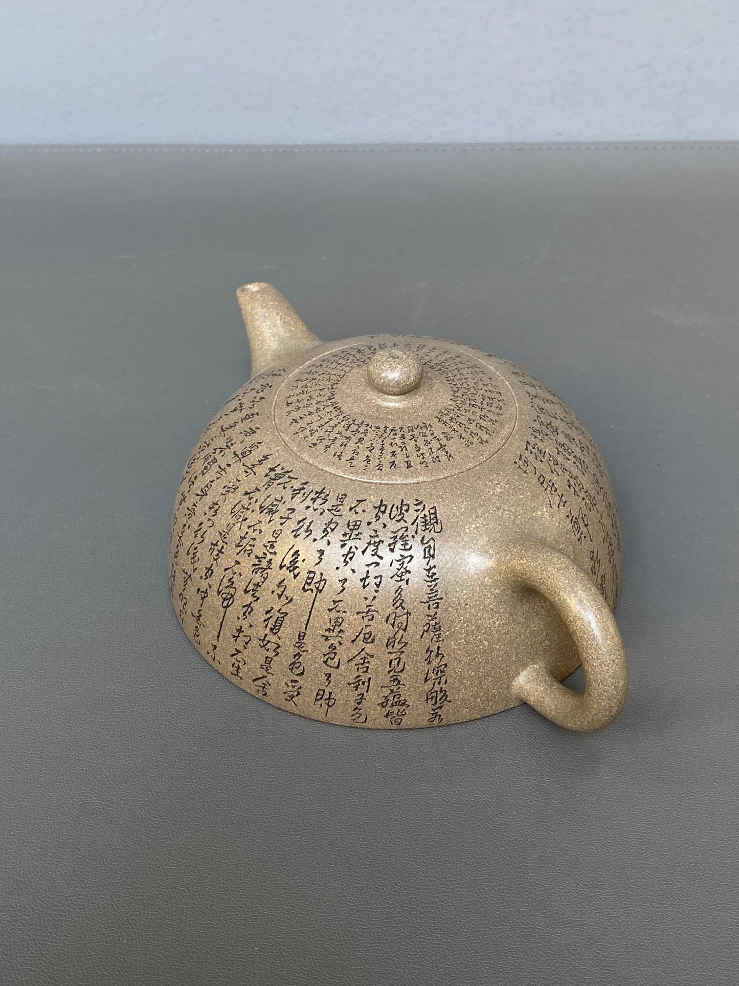 一器藏心经·紫砂纳万福｜郑求标大师｜双心经至尊臻品【心经半月壶】原矿极品青段·320cc