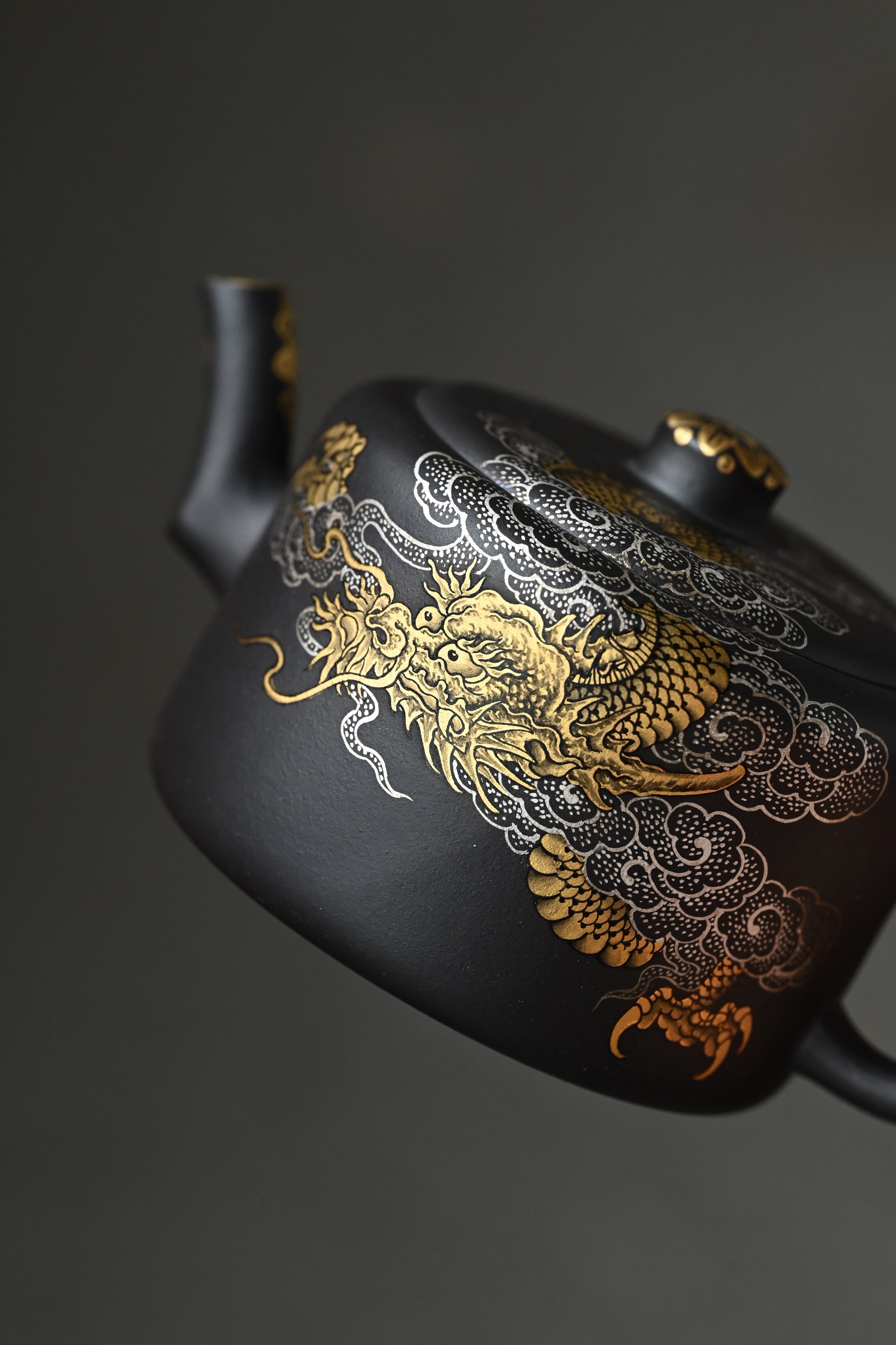 雲螭九现·原创作品 /卓金工匠顶级珐琅彩作品  /容量180cc/原矿黑料