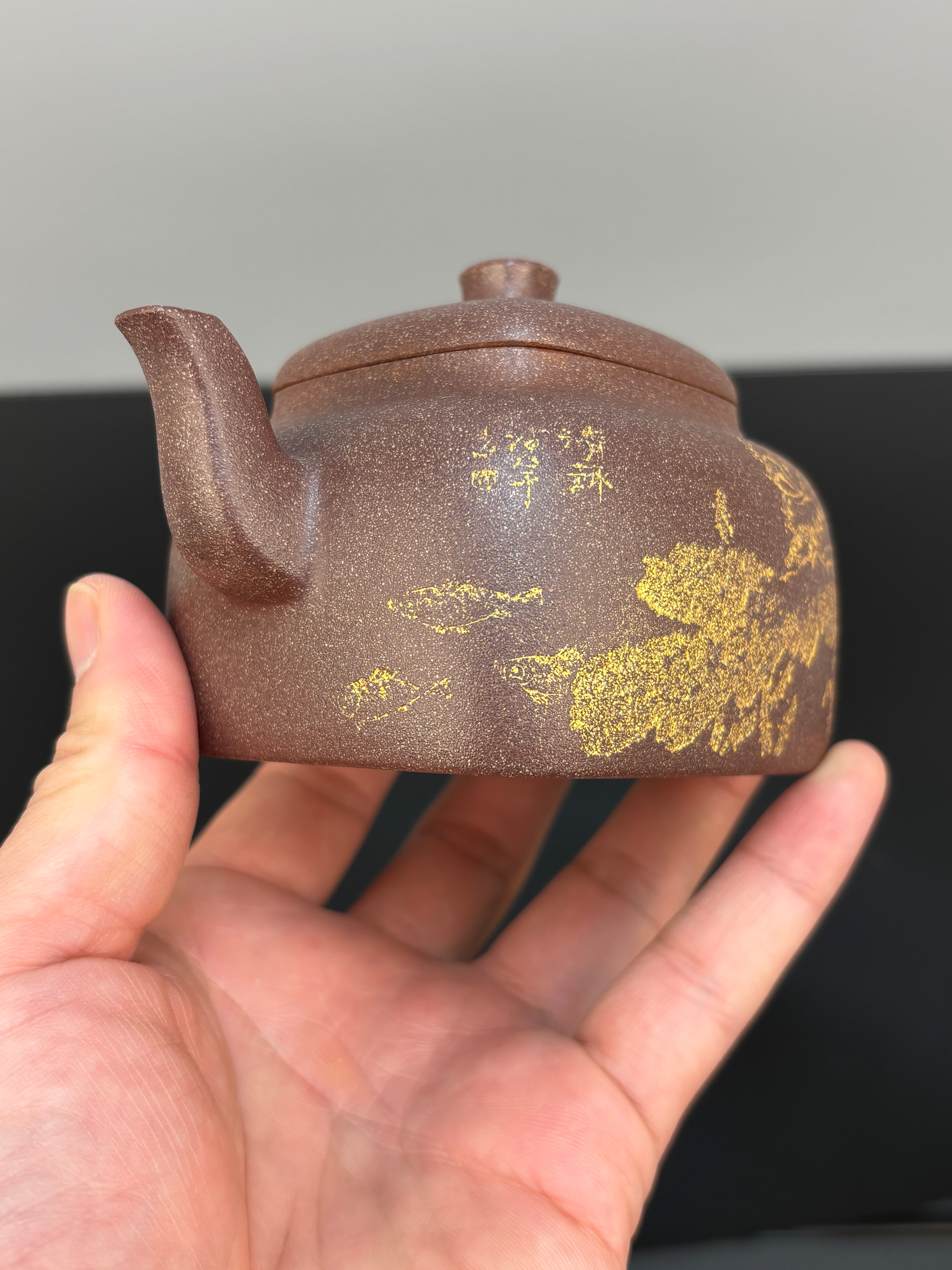 耿浩方器 礼藏双绝｜紫砂80后方器巨匠·耿浩巅峰之作《同尘壶》原矿极品桂花金砂·190cc
