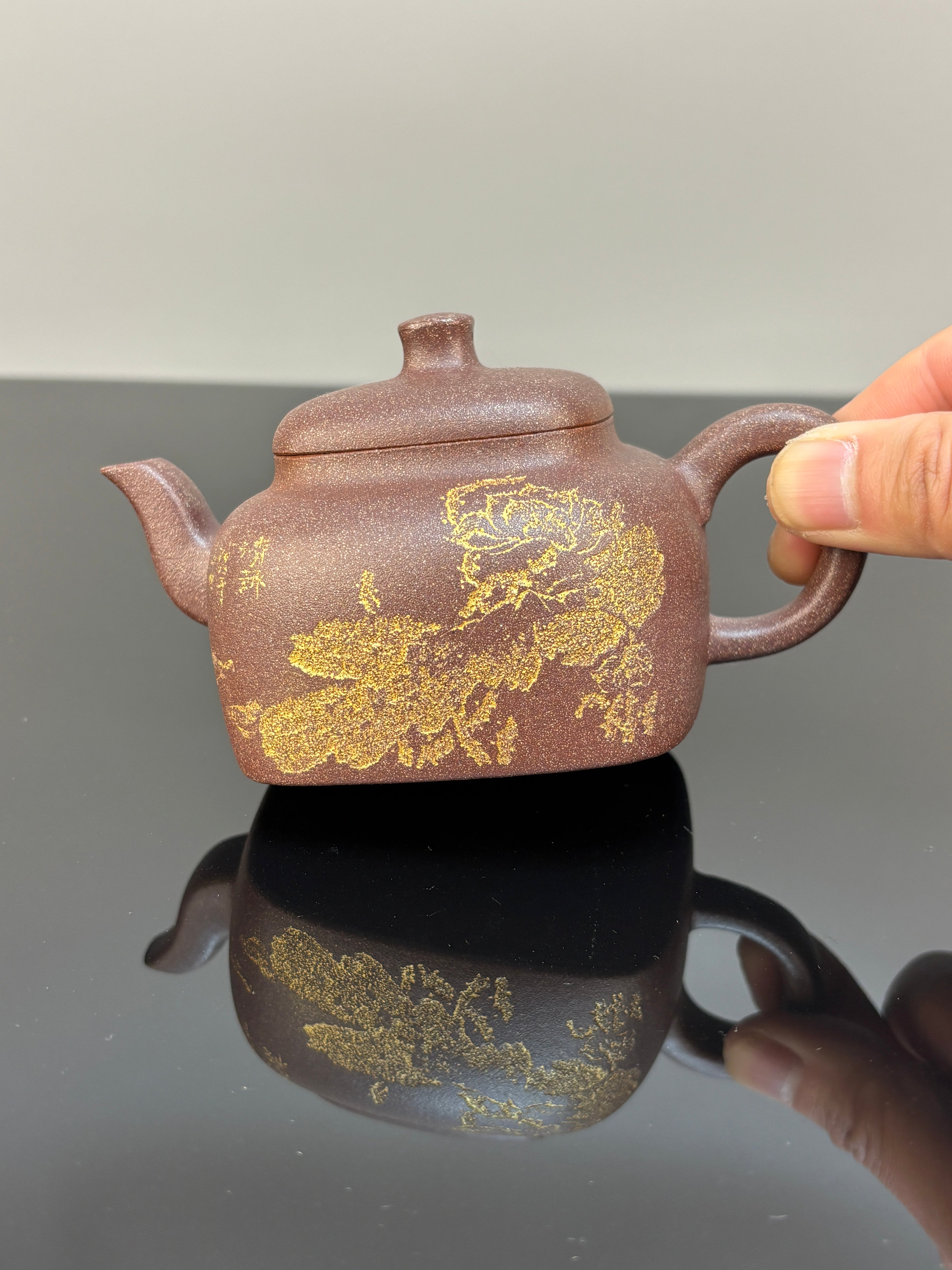 耿浩方器 礼藏双绝｜紫砂80后方器巨匠·耿浩巅峰之作《同尘壶》原矿极品桂花金砂·190cc