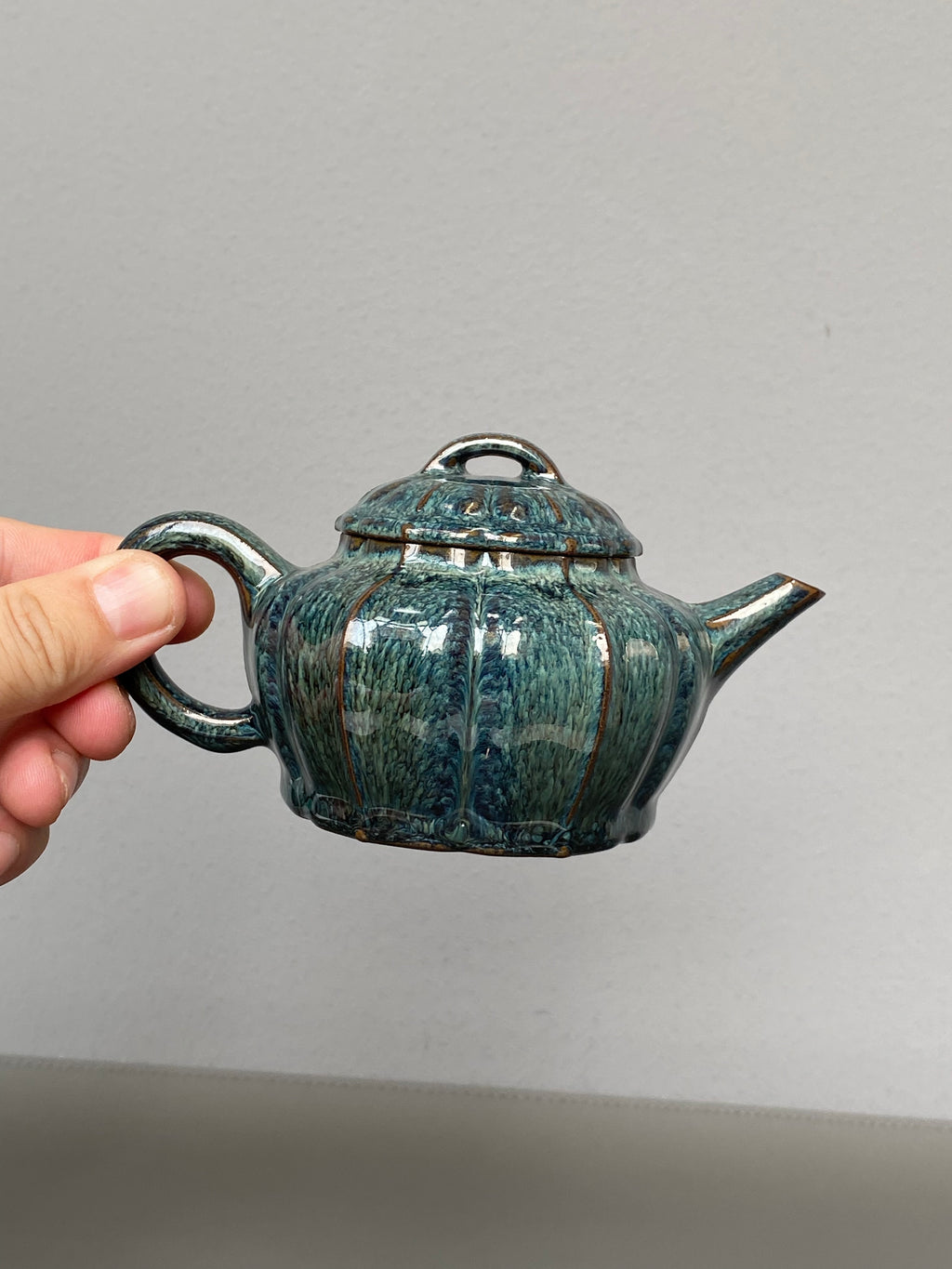 蒋蓉之女 传世花器｜蒋艺华·非遗紫砂顶流重器《筋纹水平壶》原矿优质老紫泥·180cc（天目釉装饰）