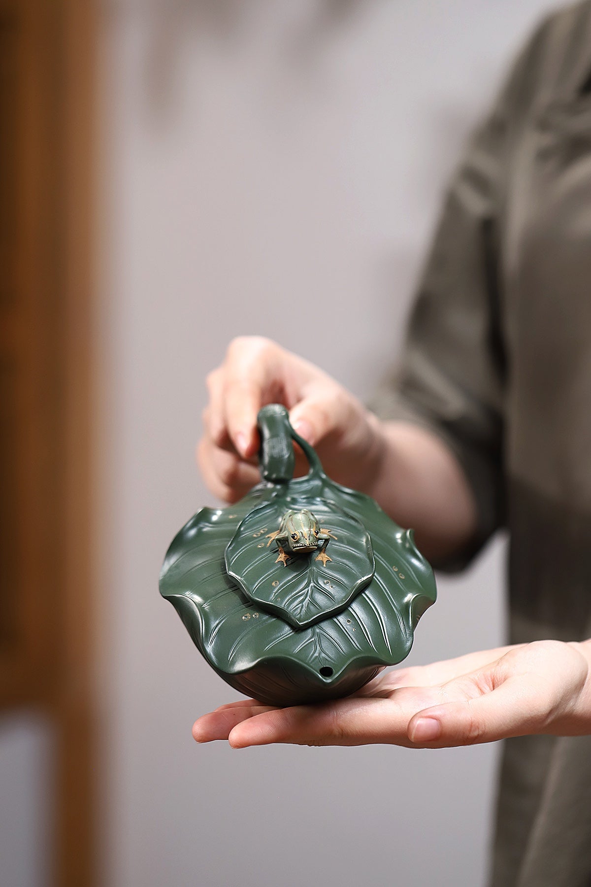 中外名人·弘扬紫砂文化特别贡献奖·蒋艺华大师制《树蛙套组》潜力无限·优质民国绿·300cc