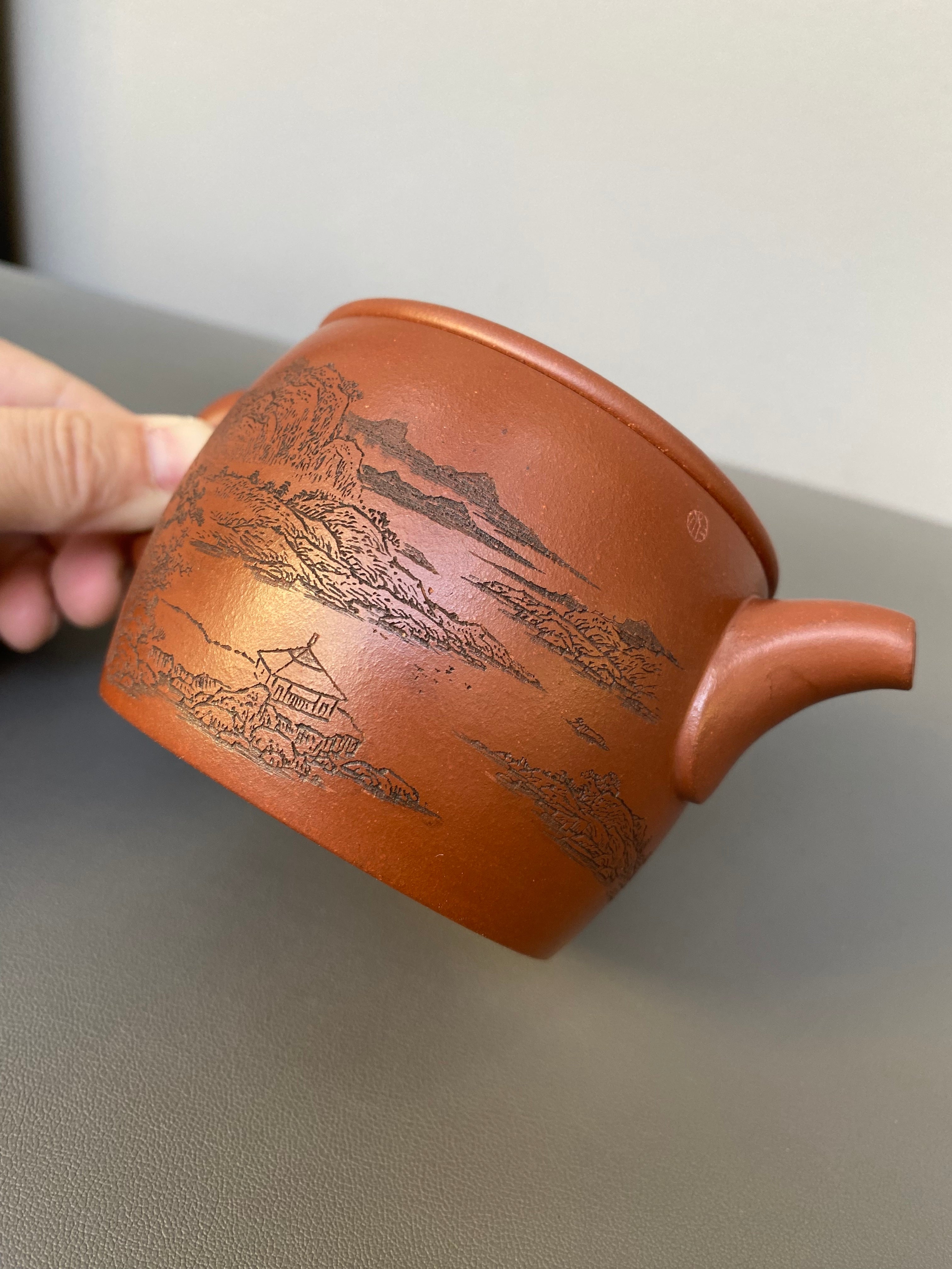 宏林山水·礼藏天下｜陈宏林大师传世巅峰臻品【汉瓦壶】原矿极品底槽清·280cc 紫砂山水陶刻天花板·陈宏林亲工