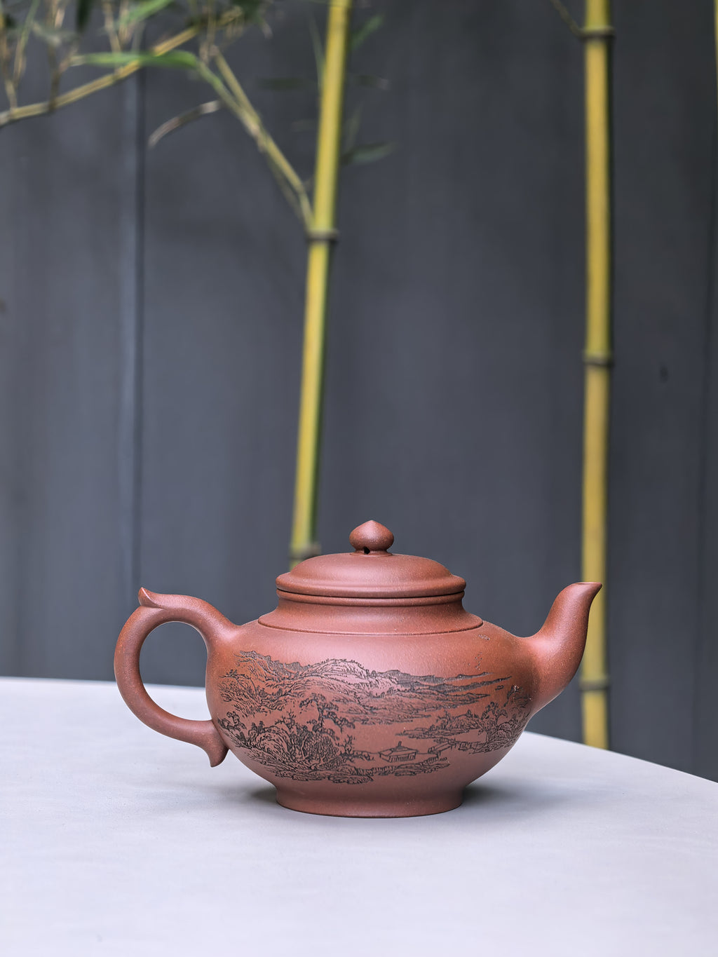 宏林山水·礼藏天下｜陈宏林大师传世巅峰臻品【笑樱壶】原矿极品底槽清·420cc紫砂山水陶刻天花板·陈宏林亲工