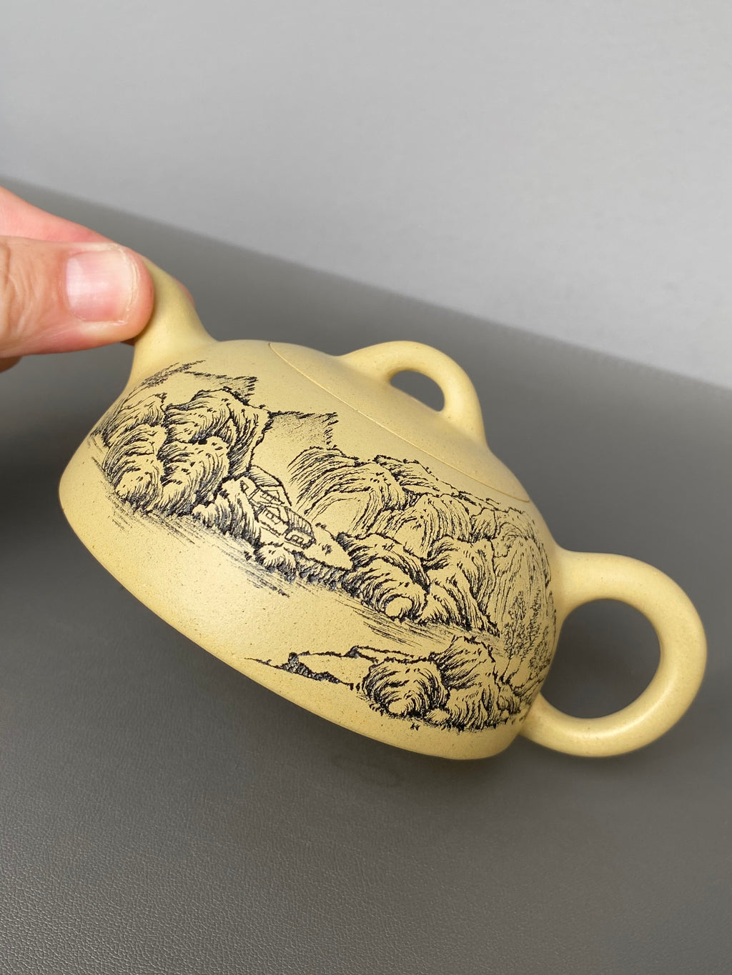 紫砂界陶刻艺术名家·李峰臻品《半月壶》礼藏双绝 传世雅器原矿优质本山绿·180cc 国大师吴鸣高徒·李峰亲工