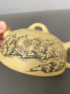 紫砂界陶刻艺术名家·李峰臻品《半月壶》礼藏双绝 传世雅器原矿优质本山绿·180cc 国大师吴鸣高徒·李峰亲工