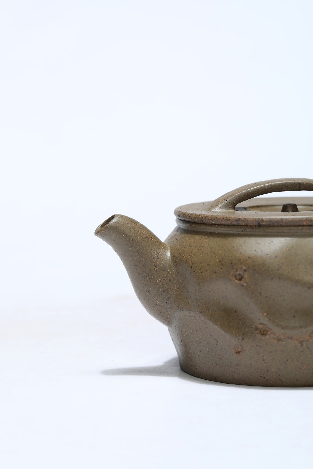 紫砂珍藏级精品｜省大师吴培林高徒·王雅丽 制【汉瓦壶】矿标级老青段·150cc（古法高温还原烧）
