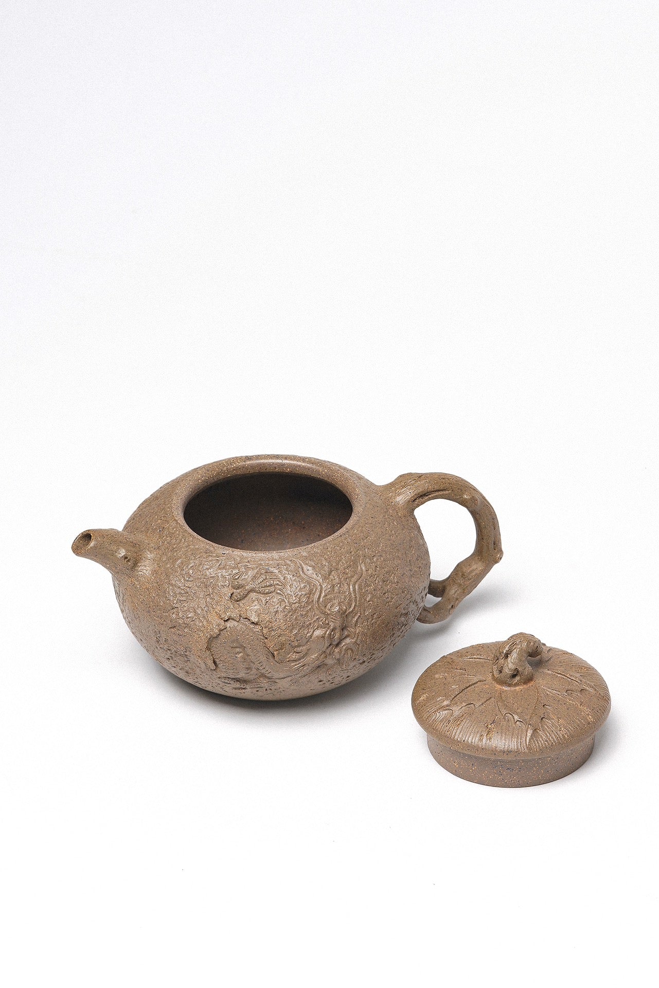 紫砂珍藏级精品｜省大师吴培林高徒·王雅丽 制【隐龙供春壶】原矿黄金段柴烧·220cc工艺美术师 王雅丽
