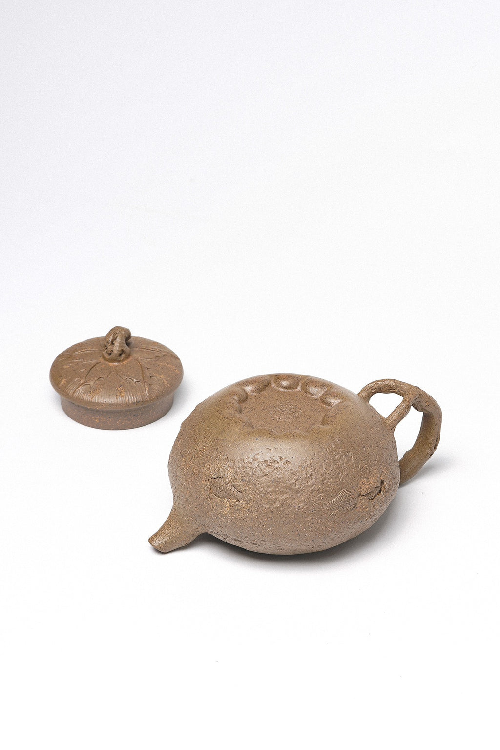 紫砂珍藏级精品｜省大师吴培林高徒·王雅丽 制【隐龙供春壶】原矿黄金段柴烧·220cc工艺美术师 王雅丽