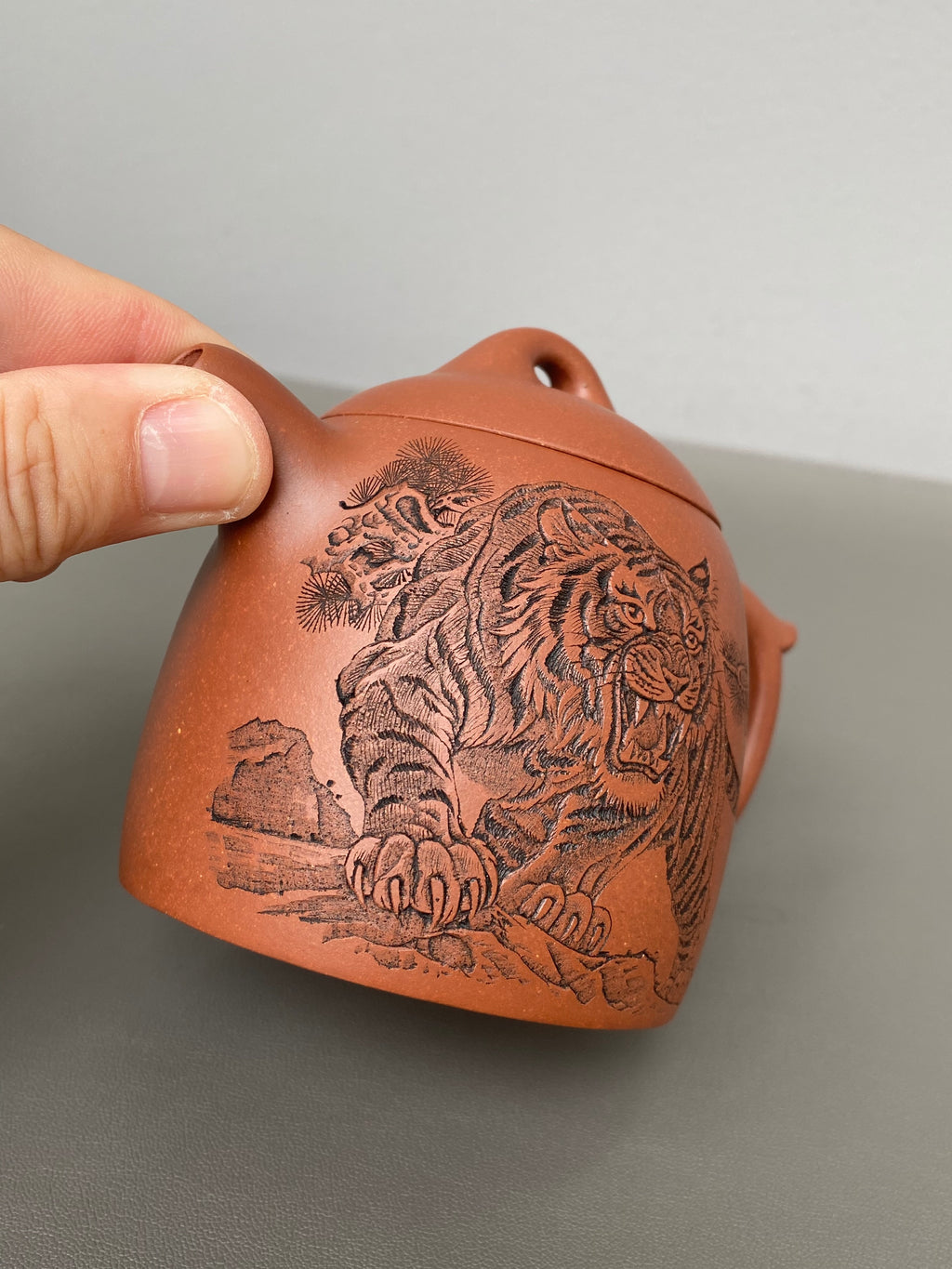 中华神刀·刻绘巅峰｜杨喜雨大师顶流臻品《秦权壶》原矿优质底槽清·260cc ——紫砂刻绘全能艺术名家·杨喜雨 亲工