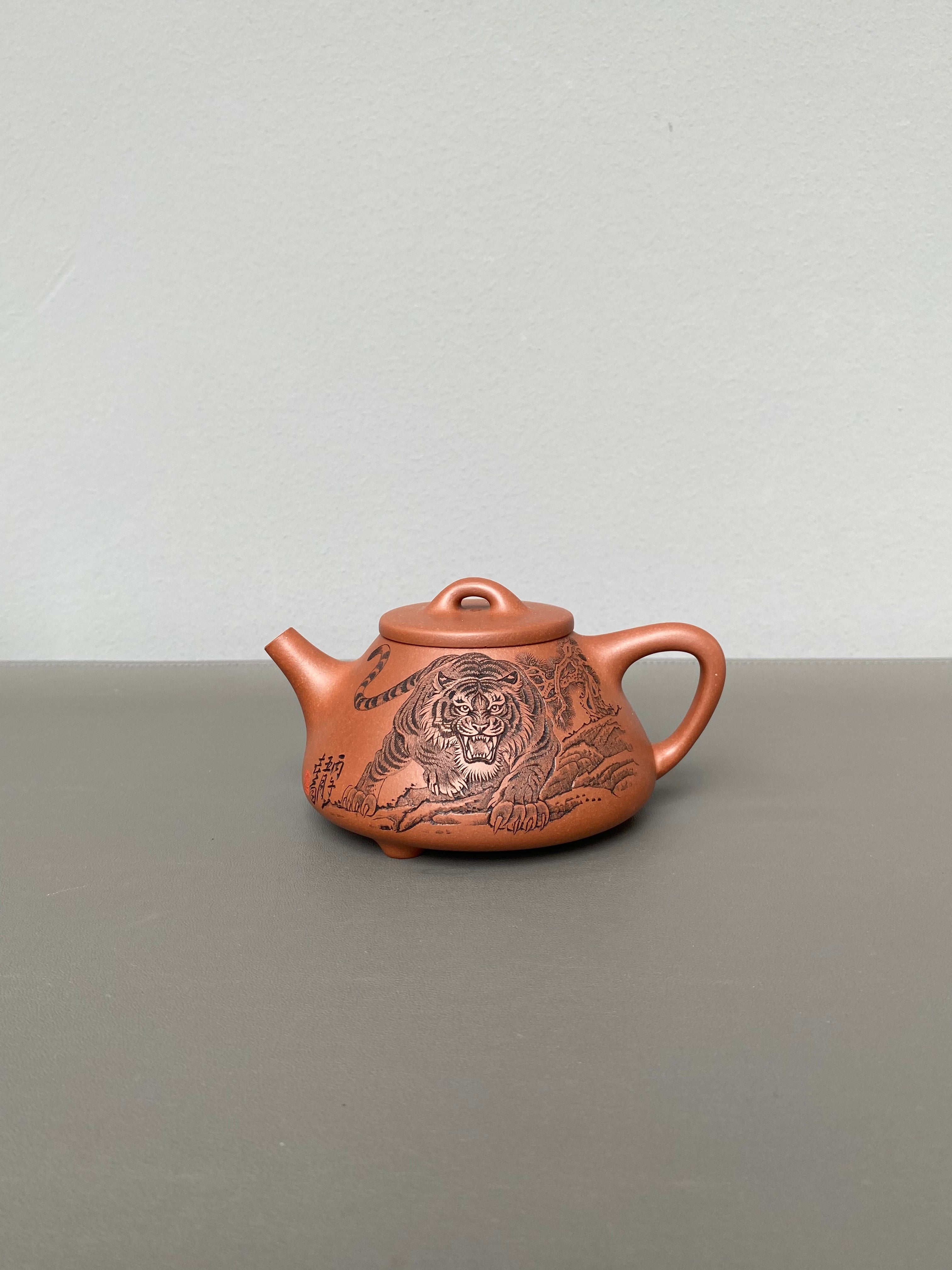 中华神刀·刻绘巅峰｜杨喜雨大师顶流臻品《子冶石瓢壶》原矿优质底槽清·260cc ——紫砂刻绘全能艺术名家·杨喜雨 亲工