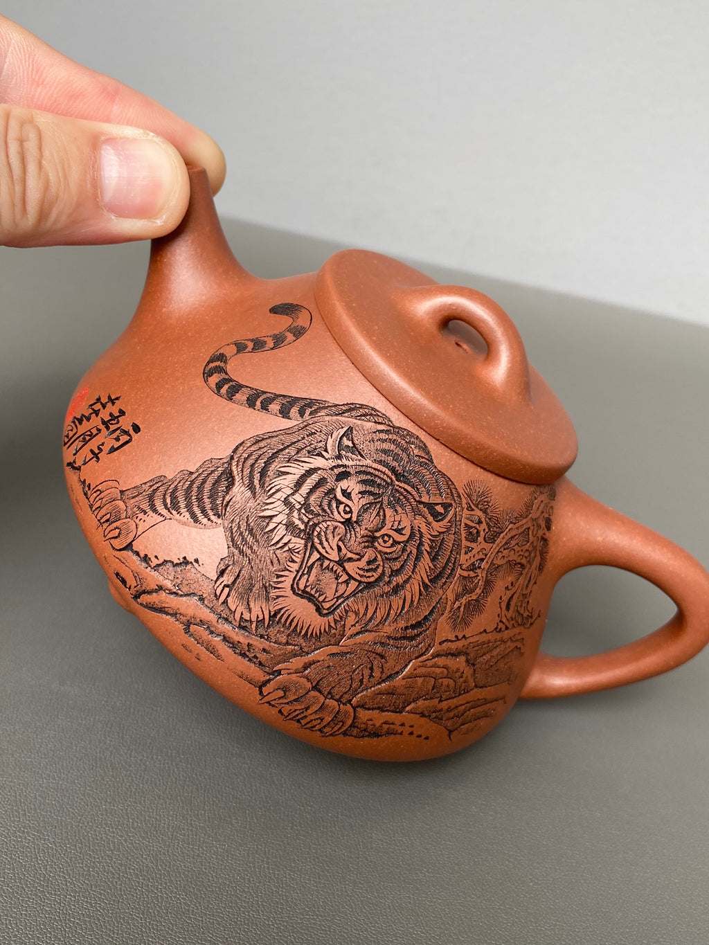 中华神刀·刻绘巅峰｜杨喜雨大师顶流臻品《子冶石瓢壶》原矿优质底槽清·260cc ——紫砂刻绘全能艺术名家·杨喜雨 亲工