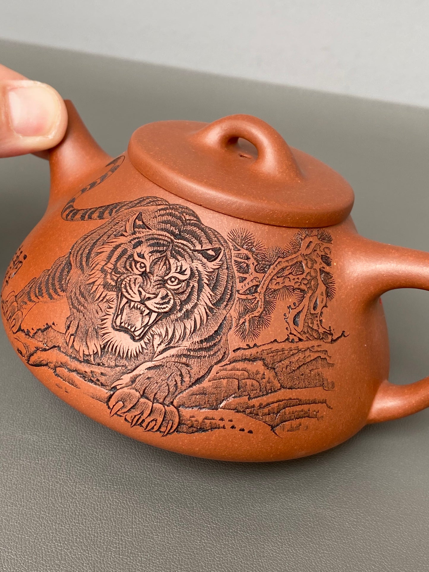 中华神刀·刻绘巅峰｜杨喜雨大师顶流臻品《子冶石瓢壶》原矿优质底槽清·260cc ——紫砂刻绘全能艺术名家·杨喜雨 亲工