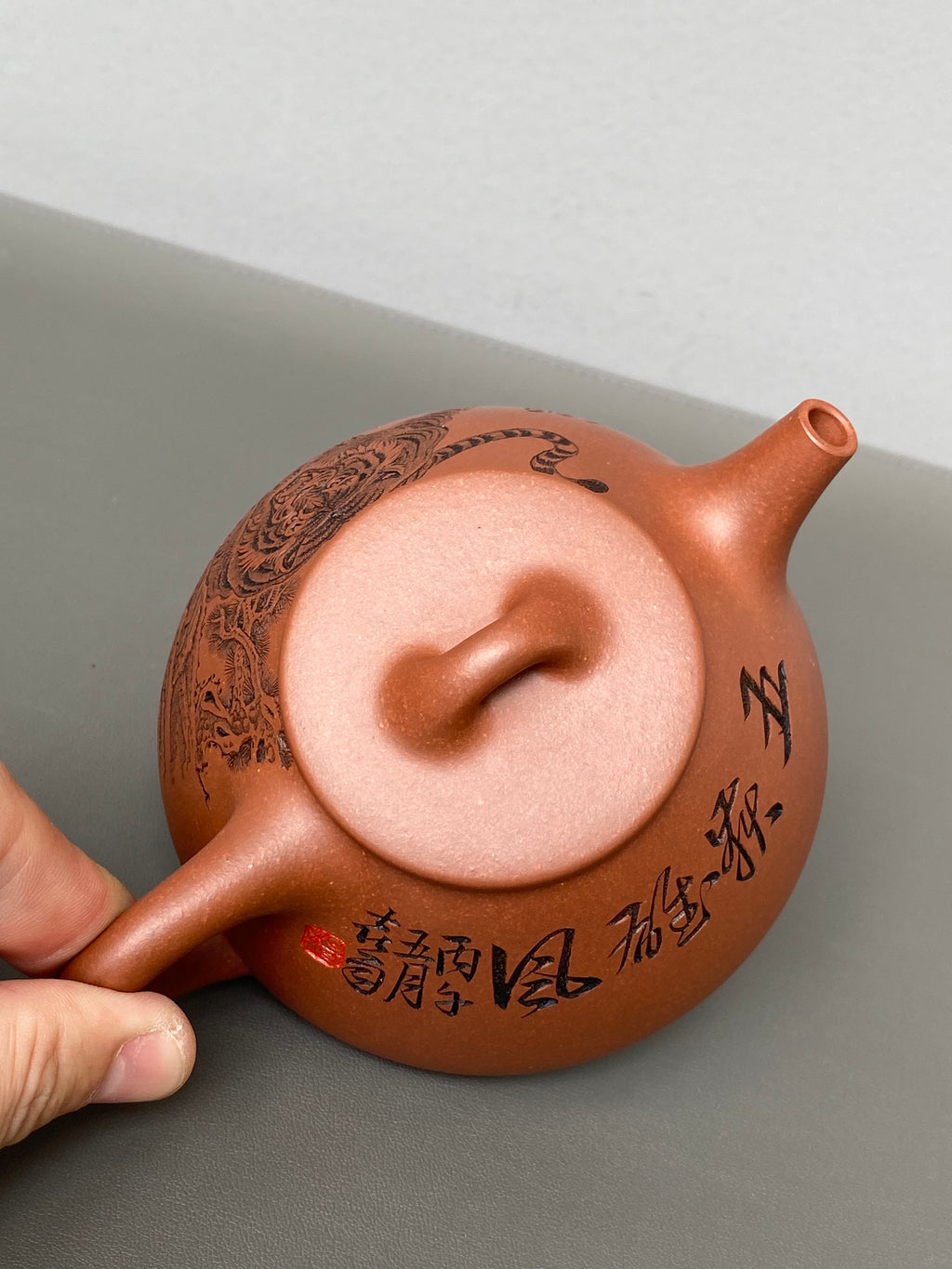 中华神刀·刻绘巅峰｜杨喜雨大师顶流臻品《子冶石瓢壶》原矿优质底槽清·260cc ——紫砂刻绘全能艺术名家·杨喜雨 亲工