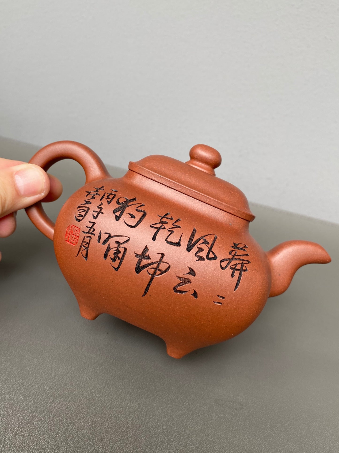 中华神刀·刻绘巅峰｜杨喜雨大师顶流臻品《传炉壶》原矿优质底槽清·410cc ——紫砂刻绘全能艺术名家·杨喜雨 亲工