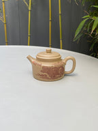 中华神刀·刻绘巅峰 🇨🇳杨喜雨大师顶流臻品《德钟壶》原矿优质段泥·130cc ——紫砂刻绘全能艺术名家·杨喜雨 亲工
