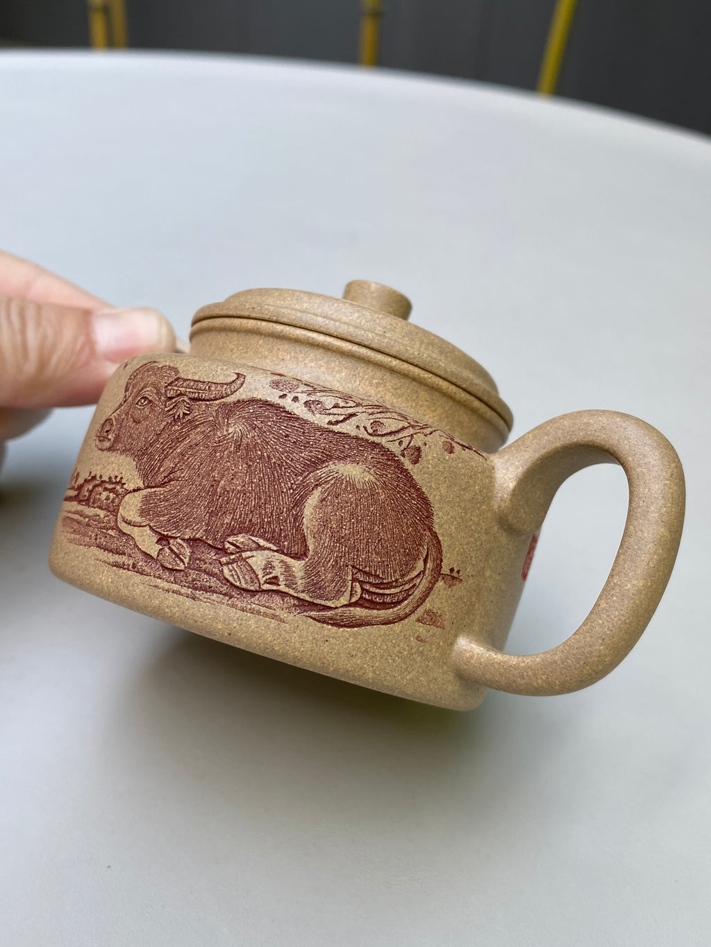 中华神刀·刻绘巅峰 🇨🇳杨喜雨大师顶流臻品《德钟壶》原矿优质段泥·130cc ——紫砂刻绘全能艺术名家·杨喜雨 亲工