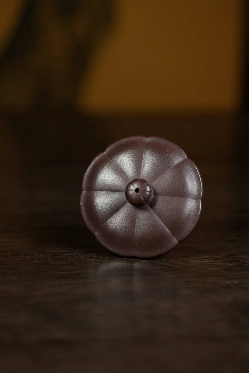 范大生嫡脉｜范秀芳制 范伟群装饰｜双省大师联诀紫砂臻品《菱花周盘壶》原矿优质紫泥·180cc（入册款代表作）