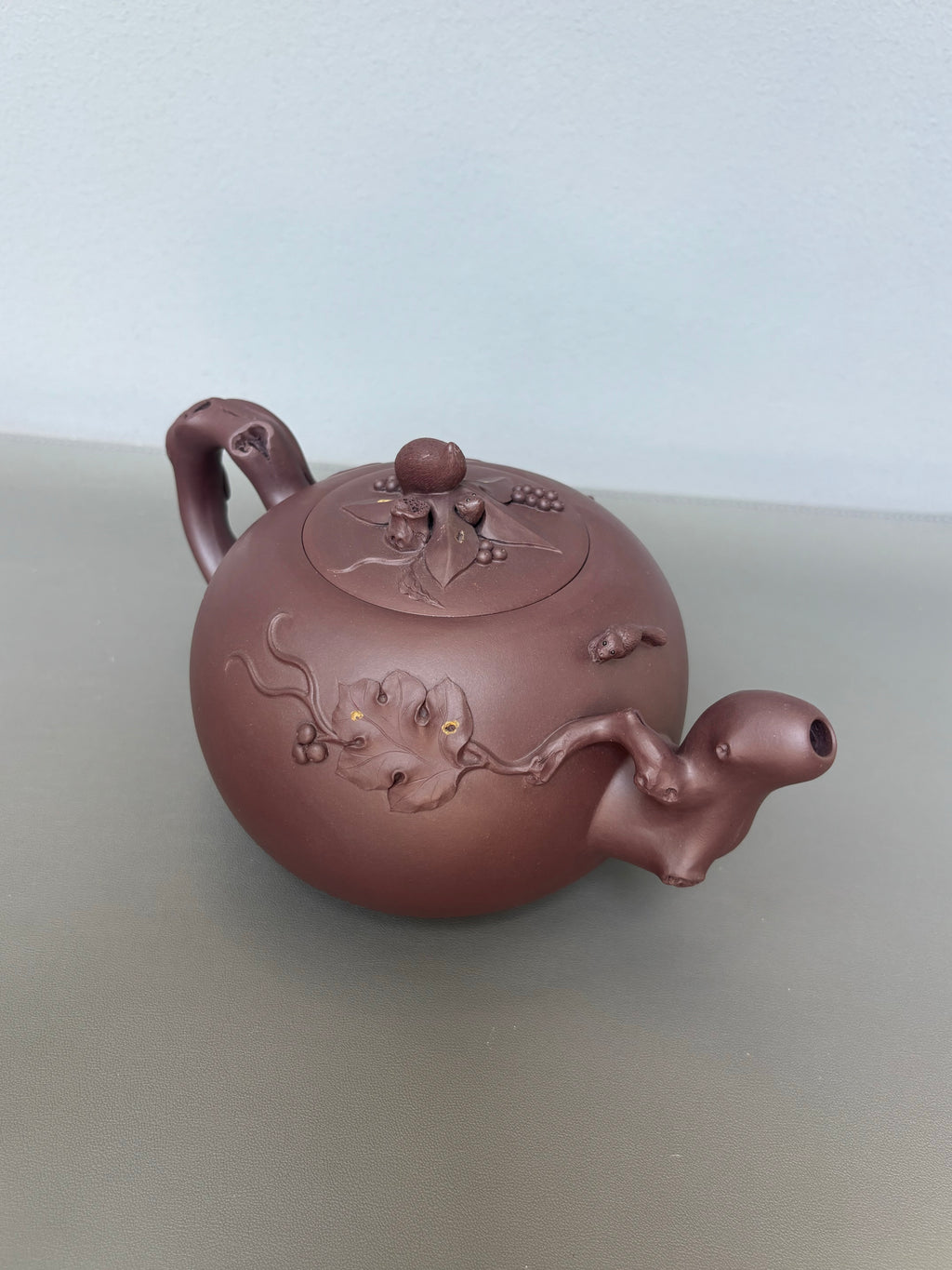 原矿优质底槽清·1000cc【蒋蓉之女 传世花器】紫砂非遗花器泰斗·蒋蓉唯一嫡传｜蒋艺华亲制巅峰臻品【松鼠葡萄壶】