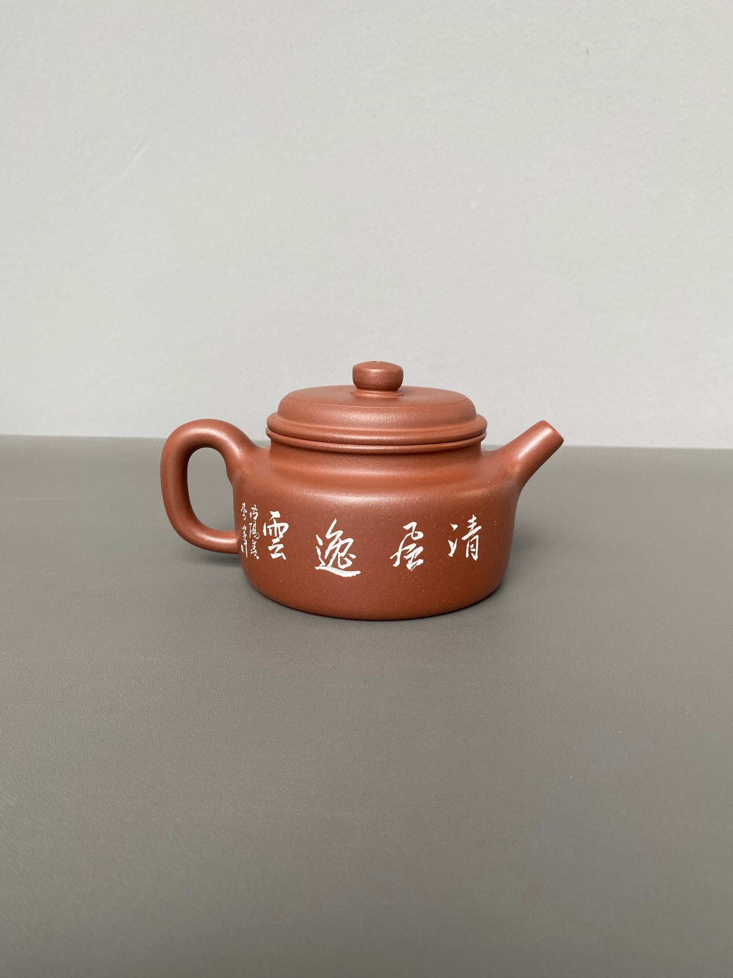 紫砂界陶刻艺术名家·李峰臻品《德钟壶》原矿优质底槽清·280cc ——国大师吴鸣高徒·李峰亲工