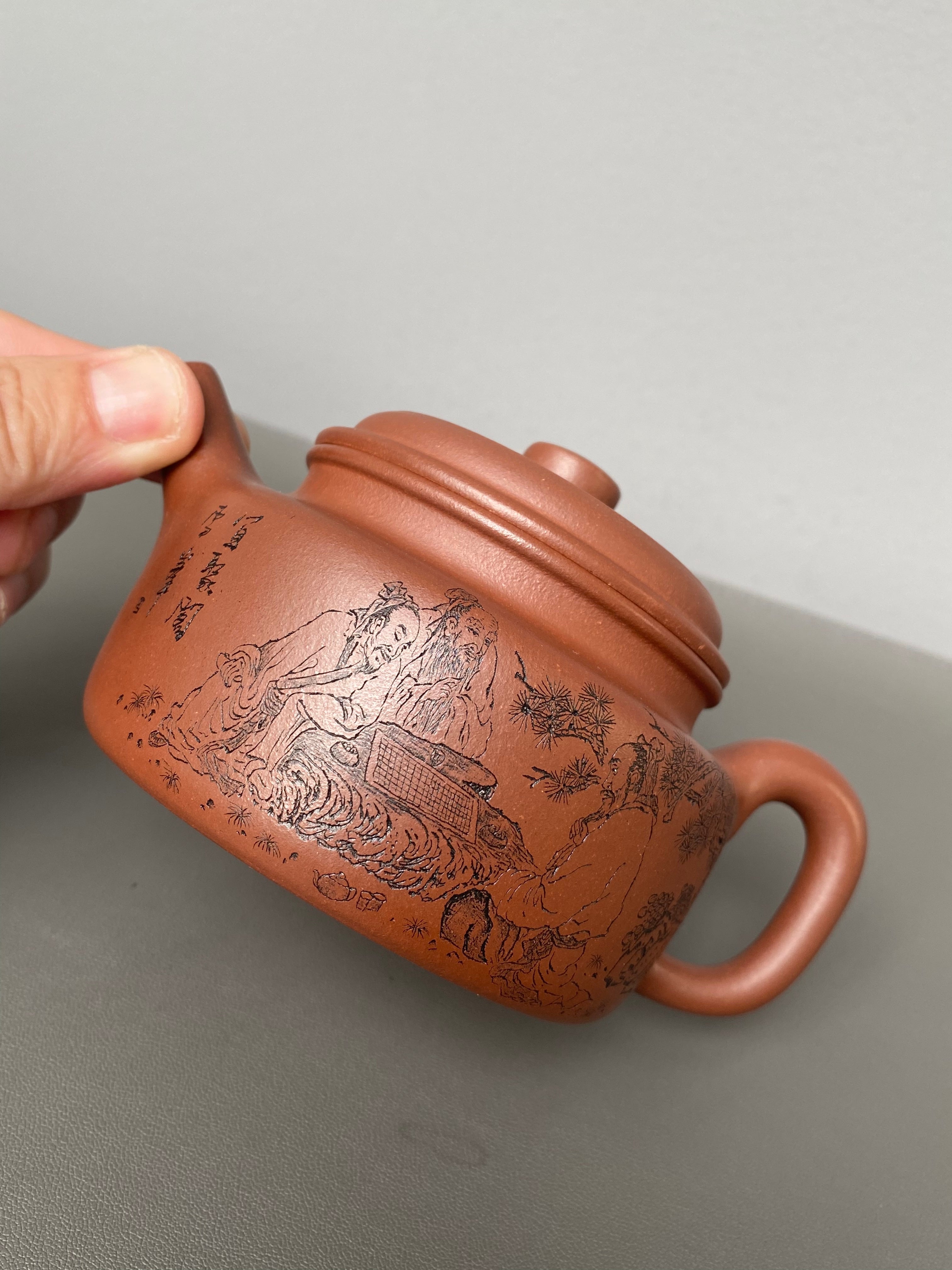 紫砂界陶刻艺术名家·李峰臻品《德钟壶》原矿优质底槽清·280cc ——国大师吴鸣高徒·李峰亲工