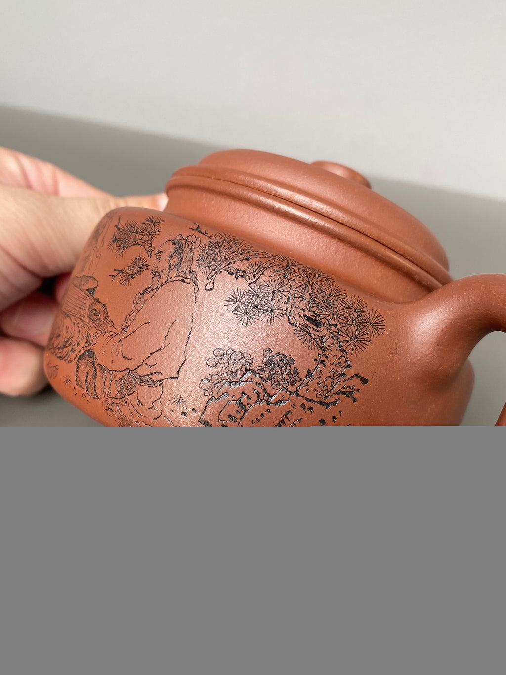紫砂界陶刻艺术名家·李峰臻品《德钟壶》原矿优质底槽清·280cc ——国大师吴鸣高徒·李峰亲工