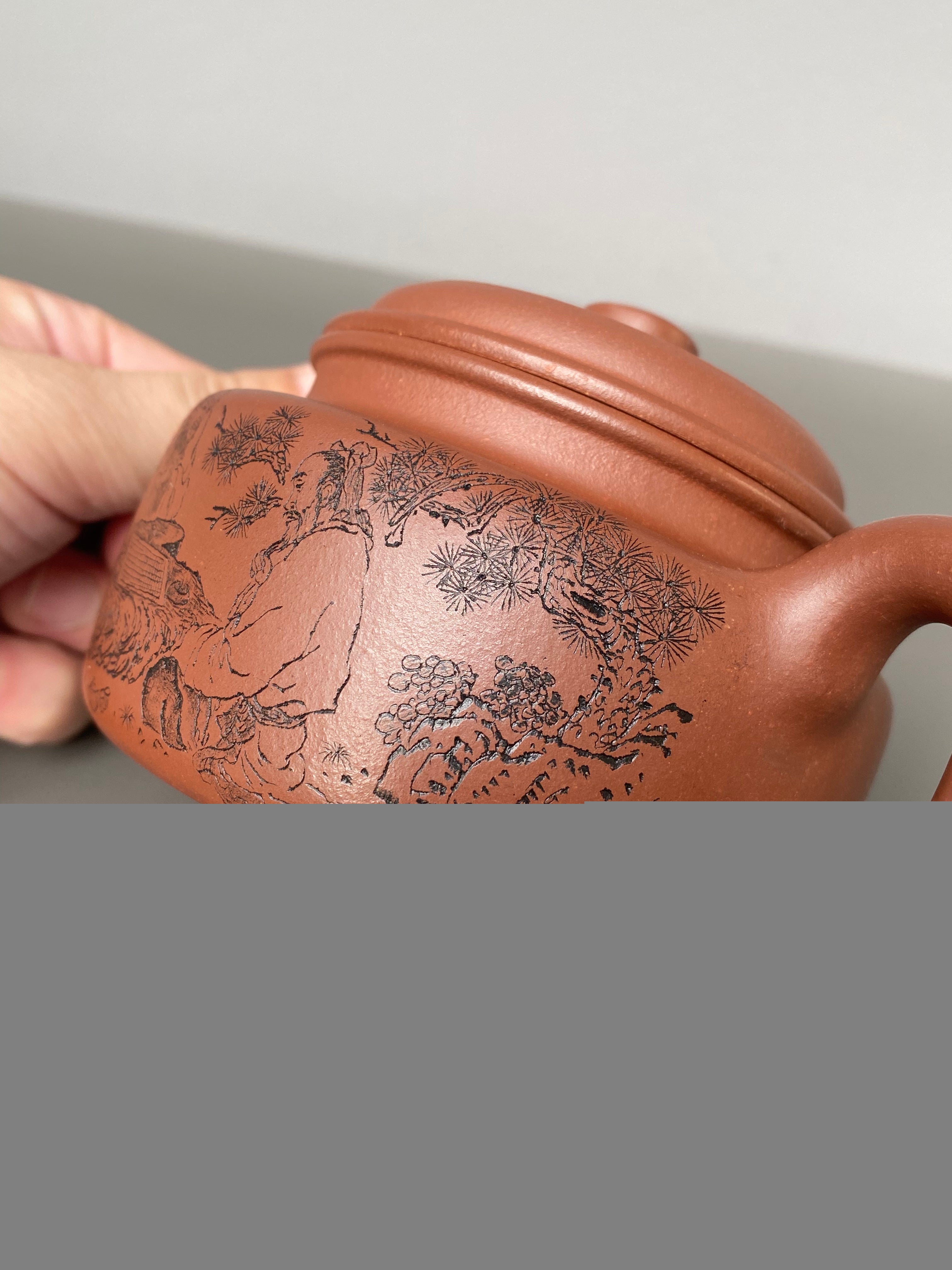 紫砂界陶刻艺术名家·李峰臻品《德钟壶》原矿优质底槽清·280cc ——国大师吴鸣高徒·李峰亲工