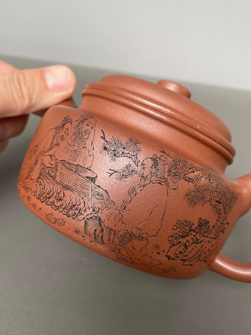 紫砂界陶刻艺术名家·李峰臻品《德钟壶》原矿优质底槽清·280cc ——国大师吴鸣高徒·李峰亲工