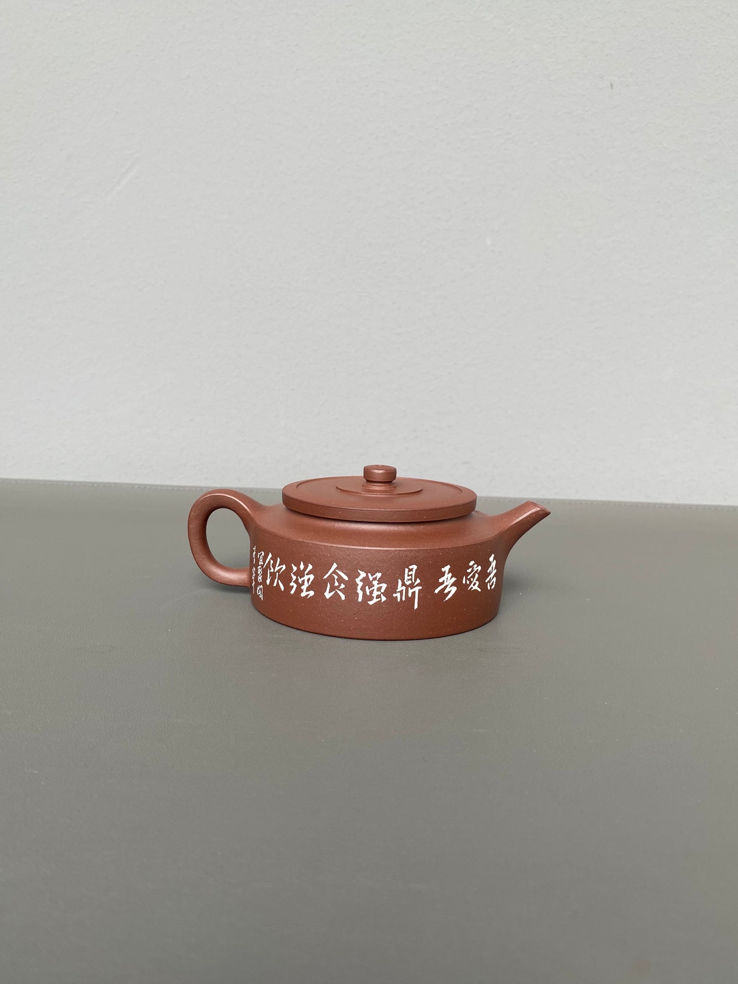 紫砂界陶刻艺术名家·李峰臻品《周盘壶》原矿优质底槽清·180cc ——国大师吴鸣高徒·李峰亲工