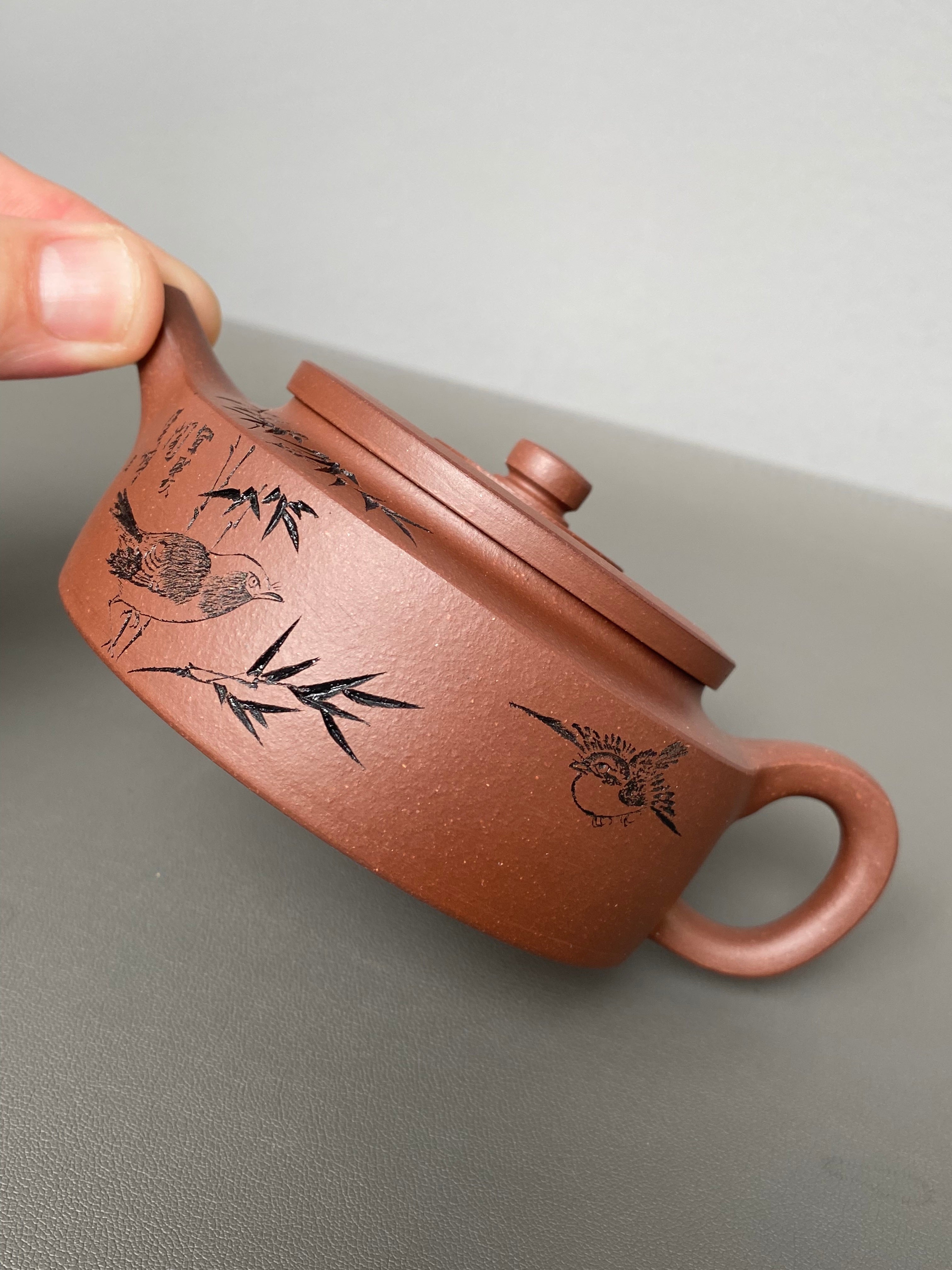 紫砂界陶刻艺术名家·李峰臻品《周盘壶》原矿优质底槽清·180cc ——国大师吴鸣高徒·李峰亲工