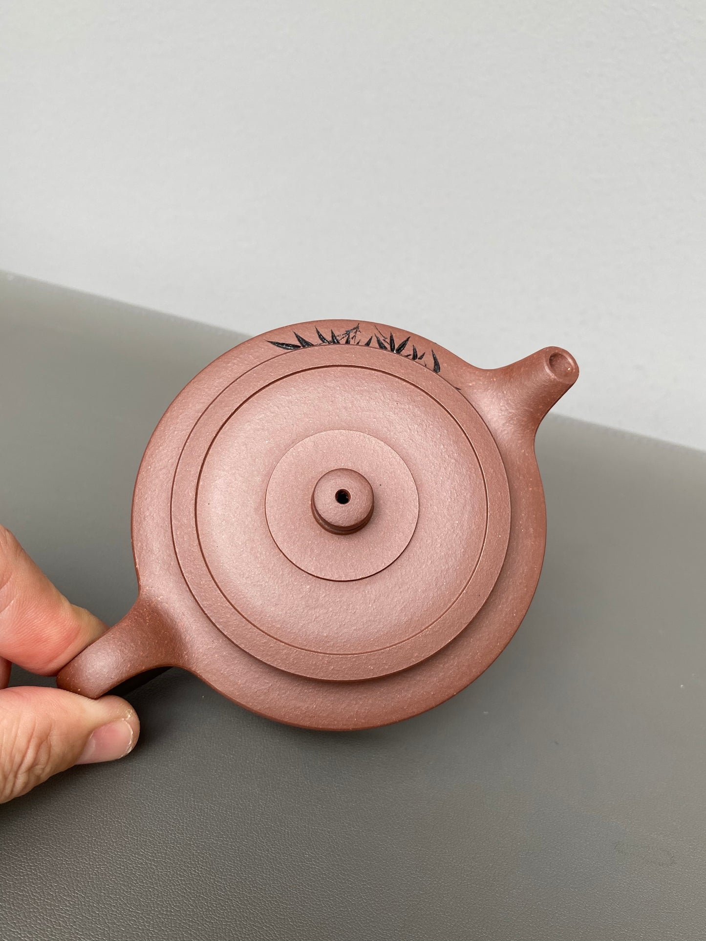 紫砂界陶刻艺术名家·李峰臻品《周盘壶》原矿优质底槽清·180cc ——国大师吴鸣高徒·李峰亲工